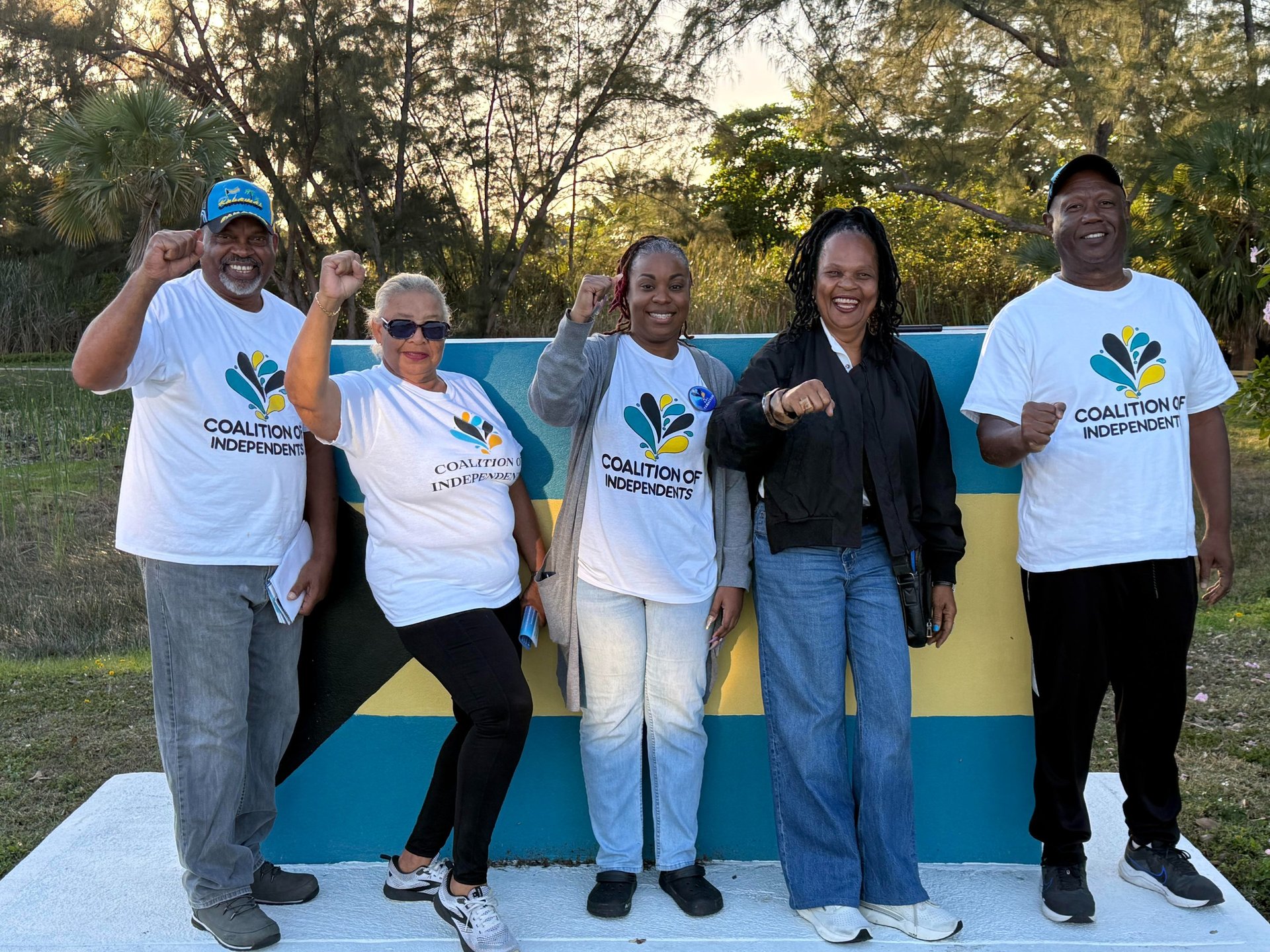 gray computer monitor