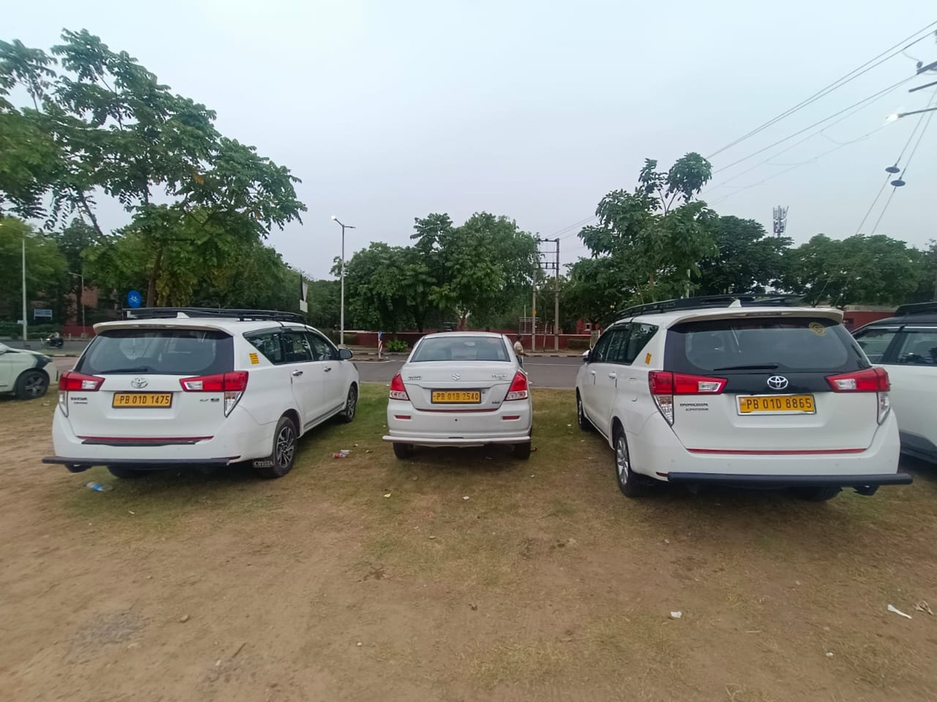 gray computer monitor