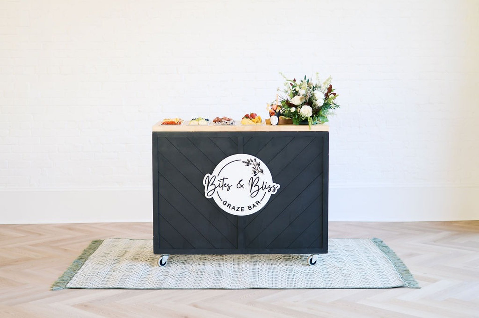 black and white bed linen