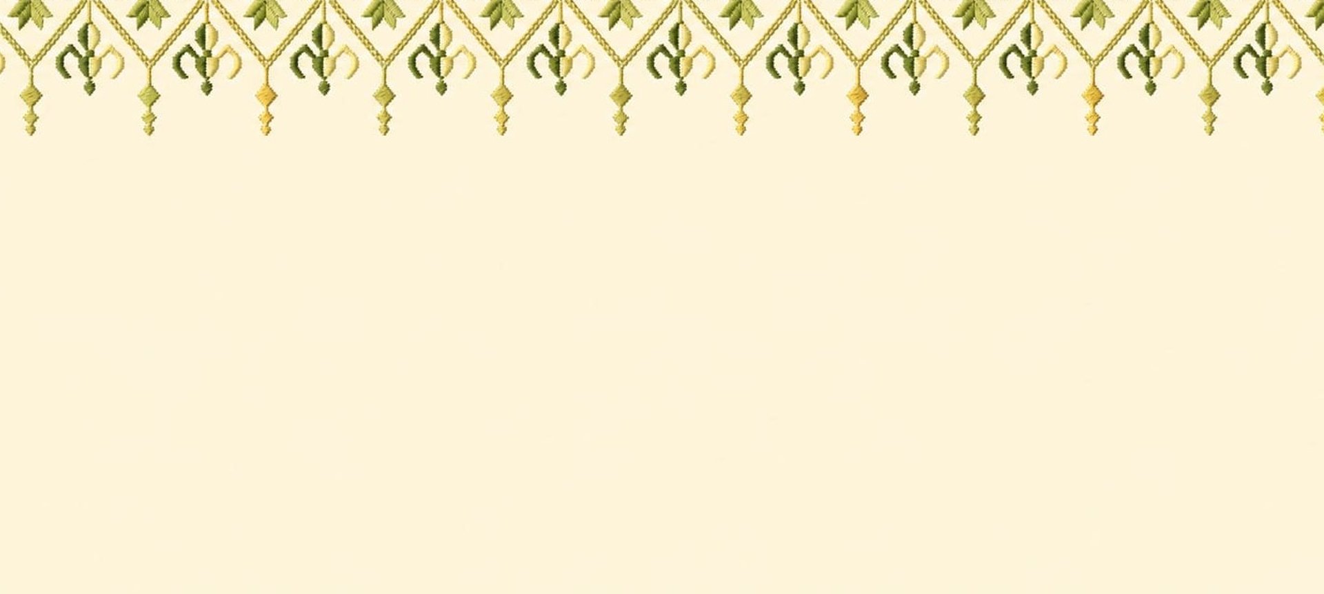fondo color crema y en la parte supeior tienen unos bordados mexicanos en colores verde y beige