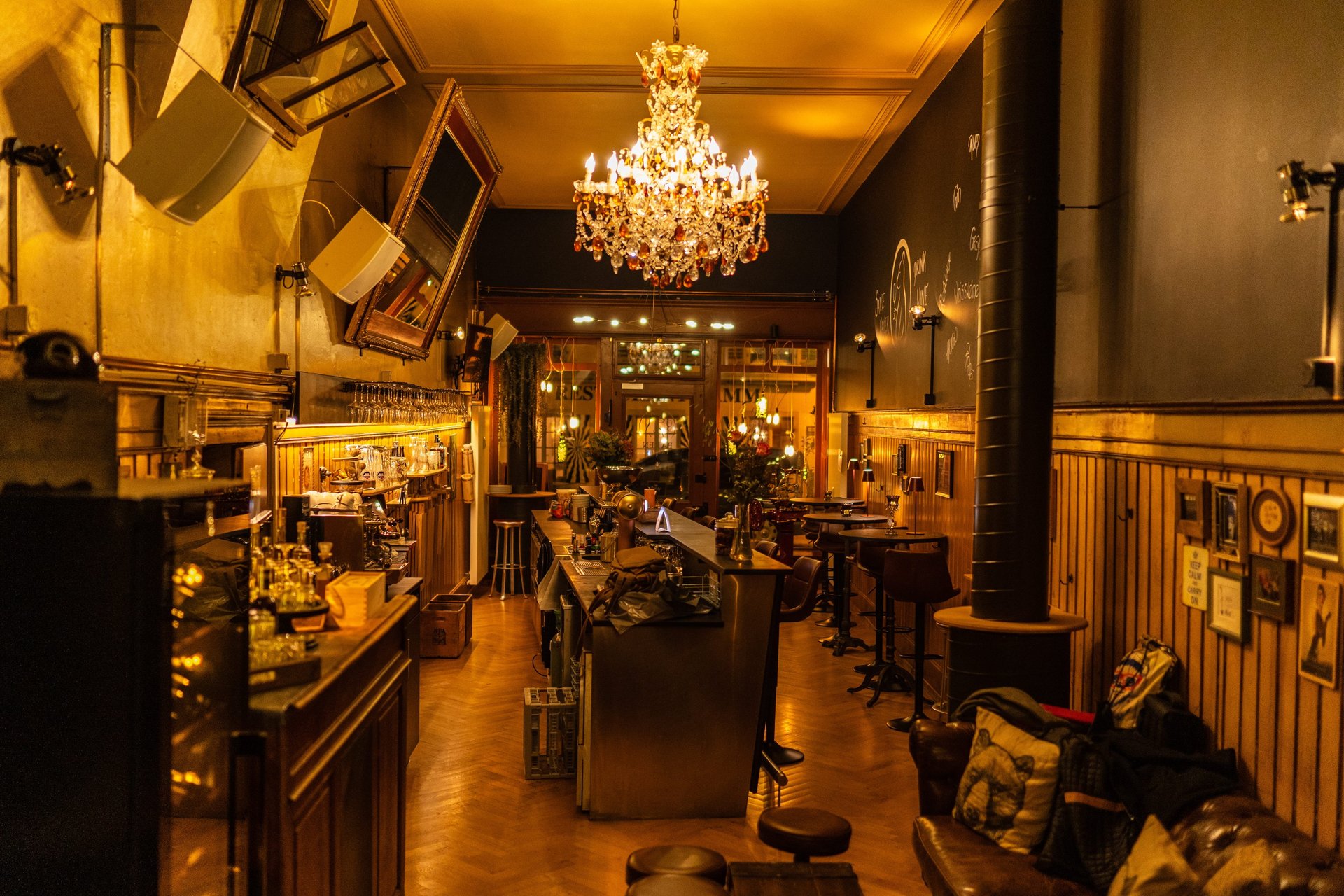 black and white bed linen