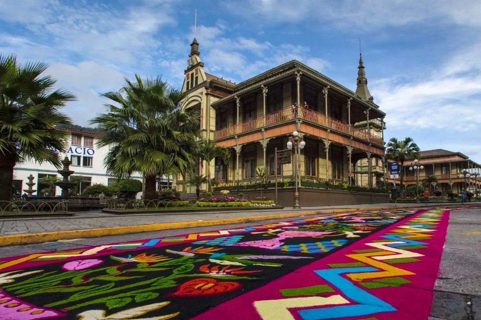 gray computer monitor