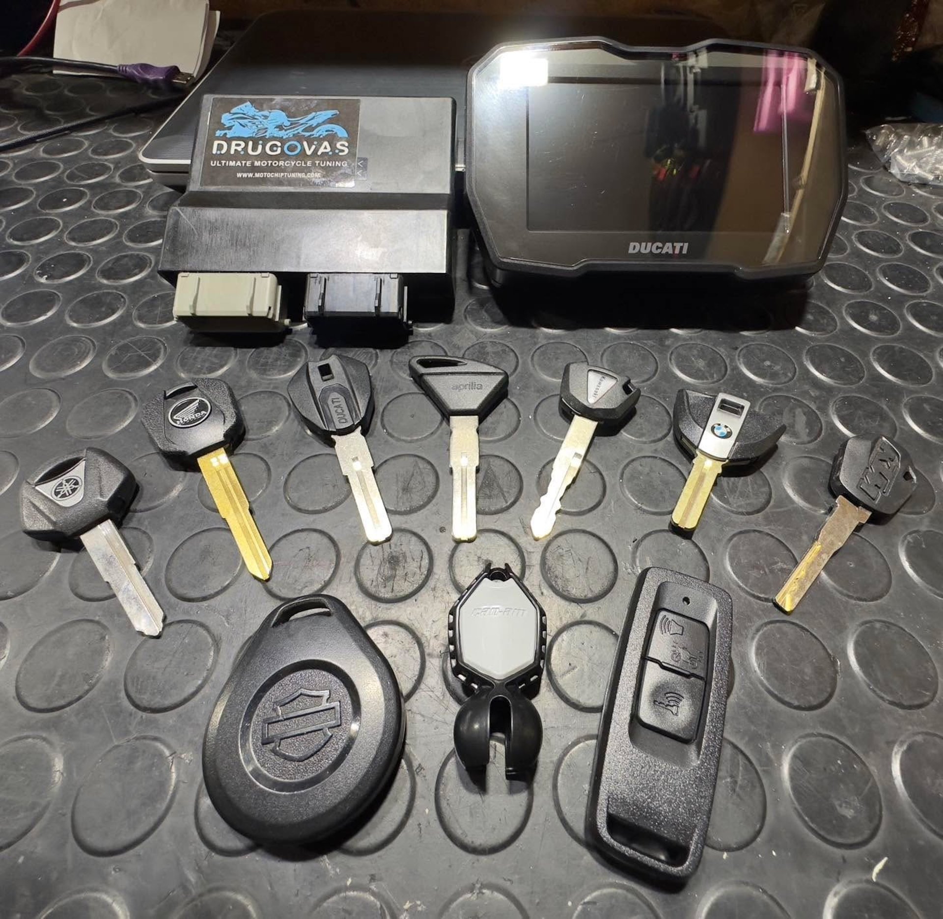 black and white bed linen