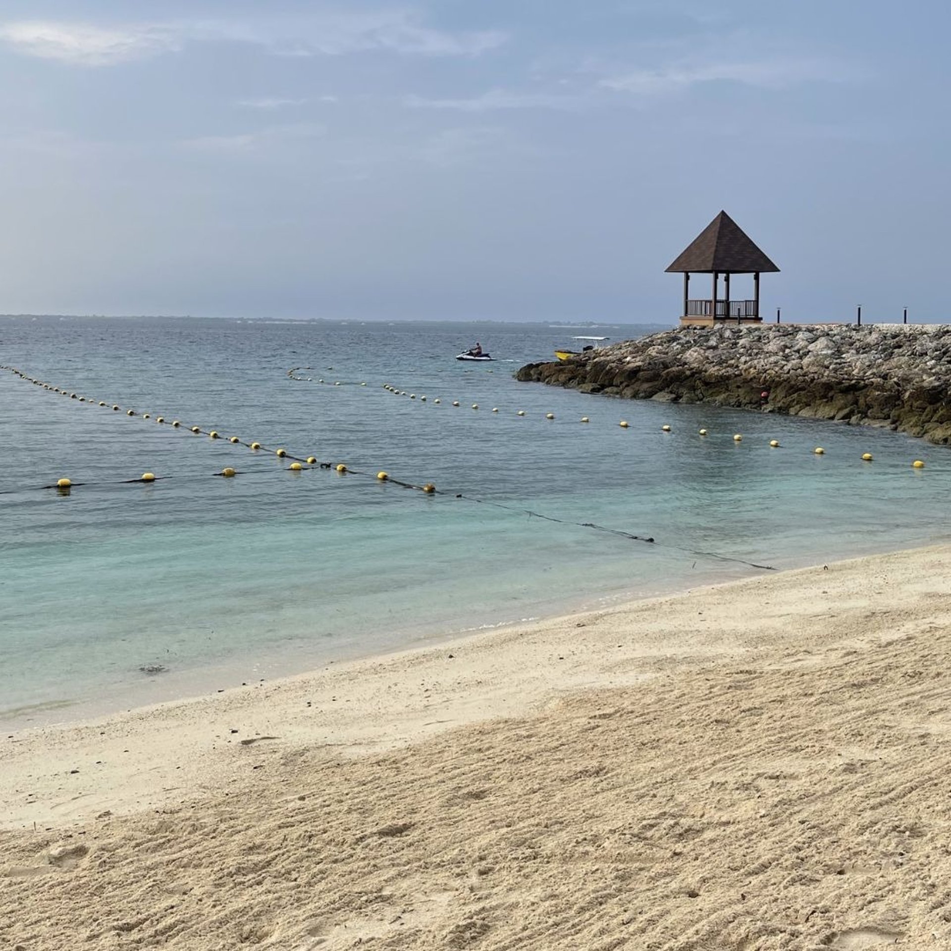 light reflected on water at daytime