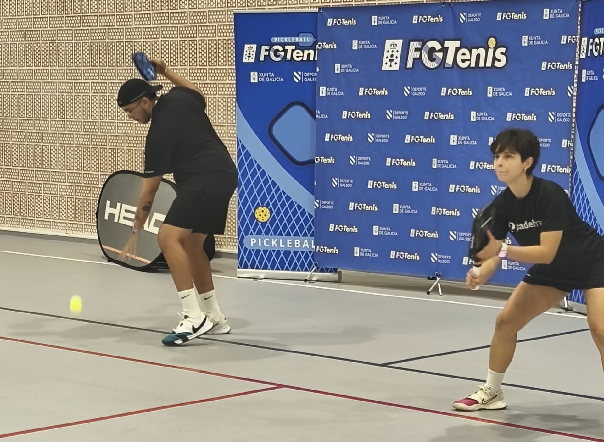 gray computer monitor