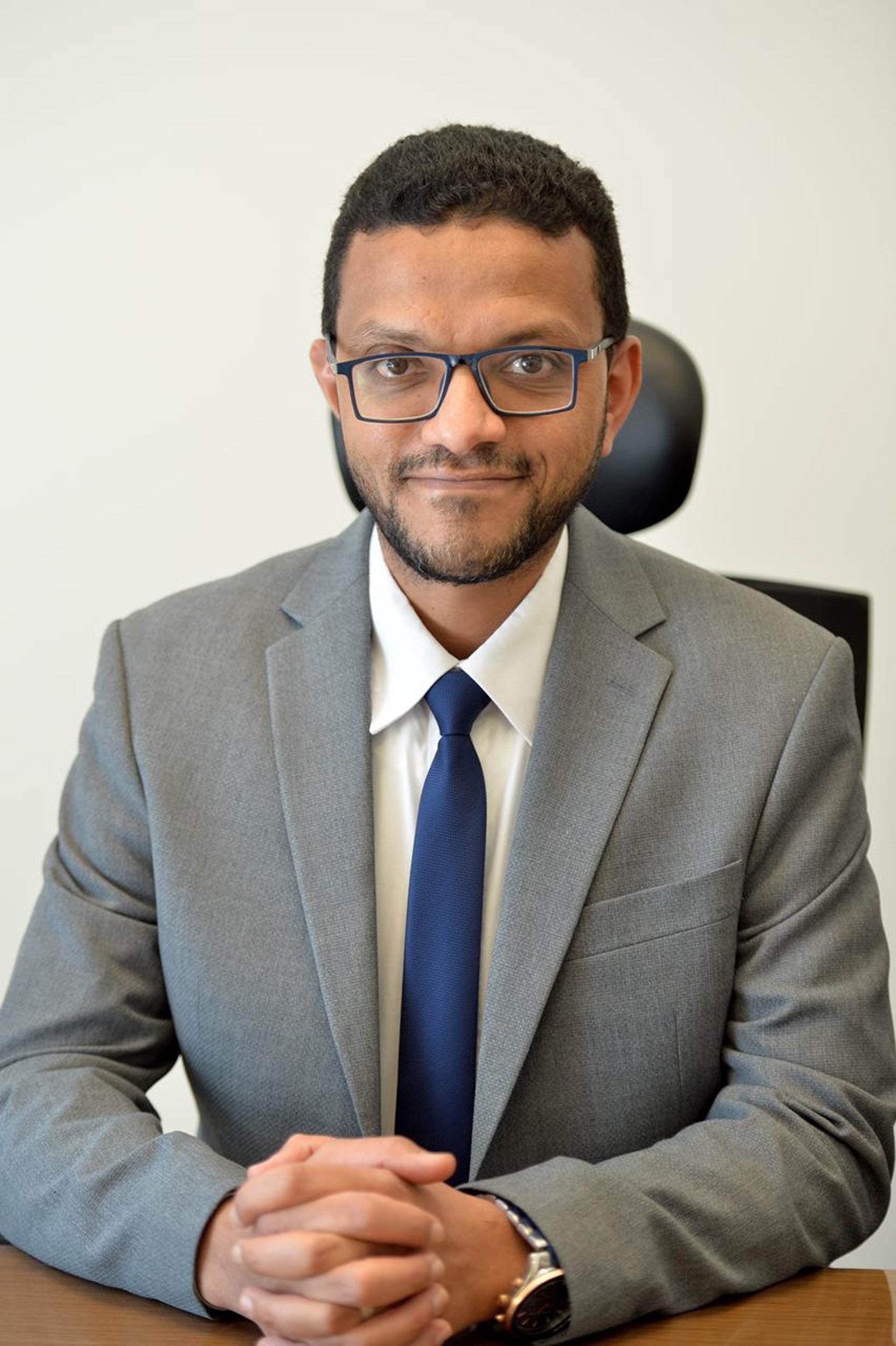 black and brown leather padded tub sofa