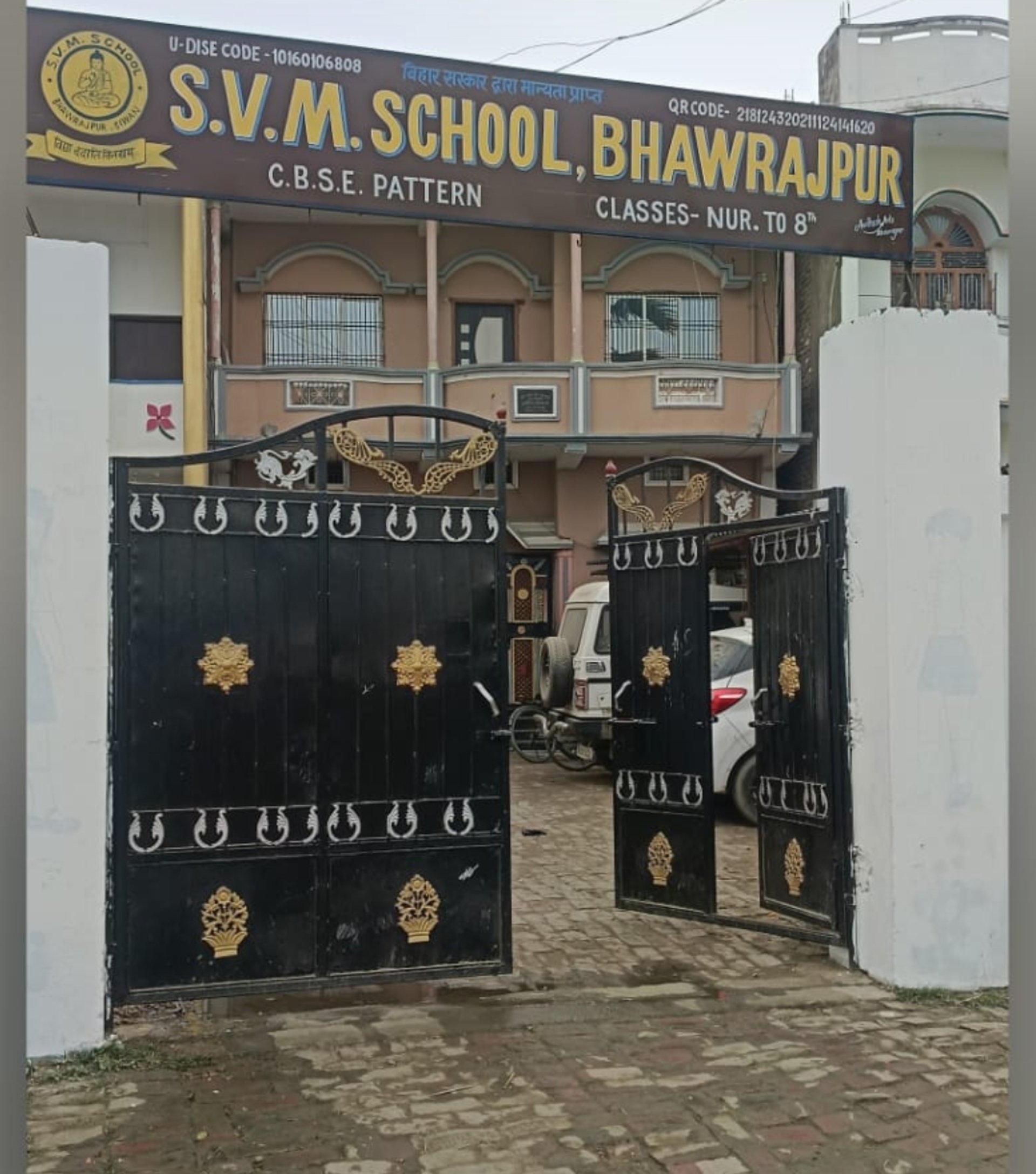 gray computer monitor