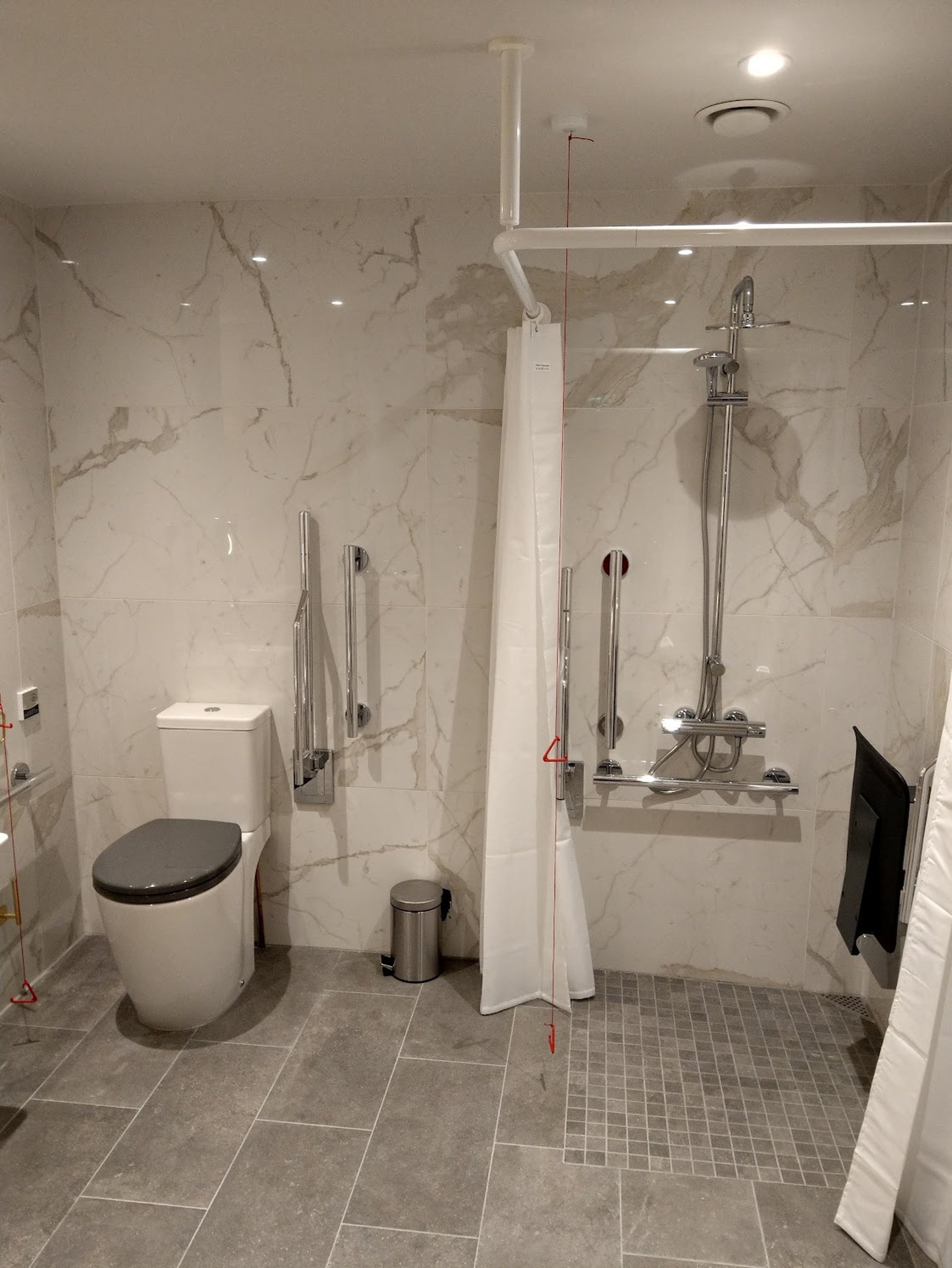 black and white bed linen