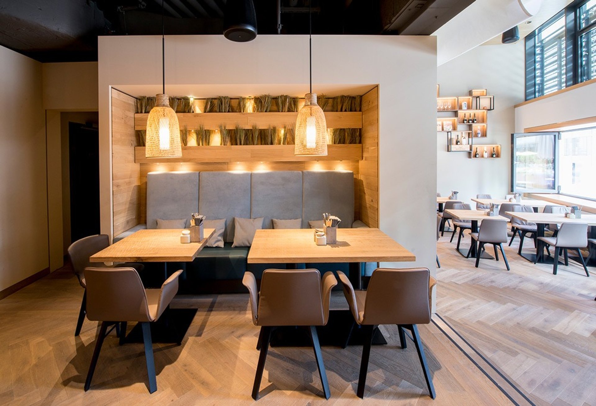 black and white bed linen