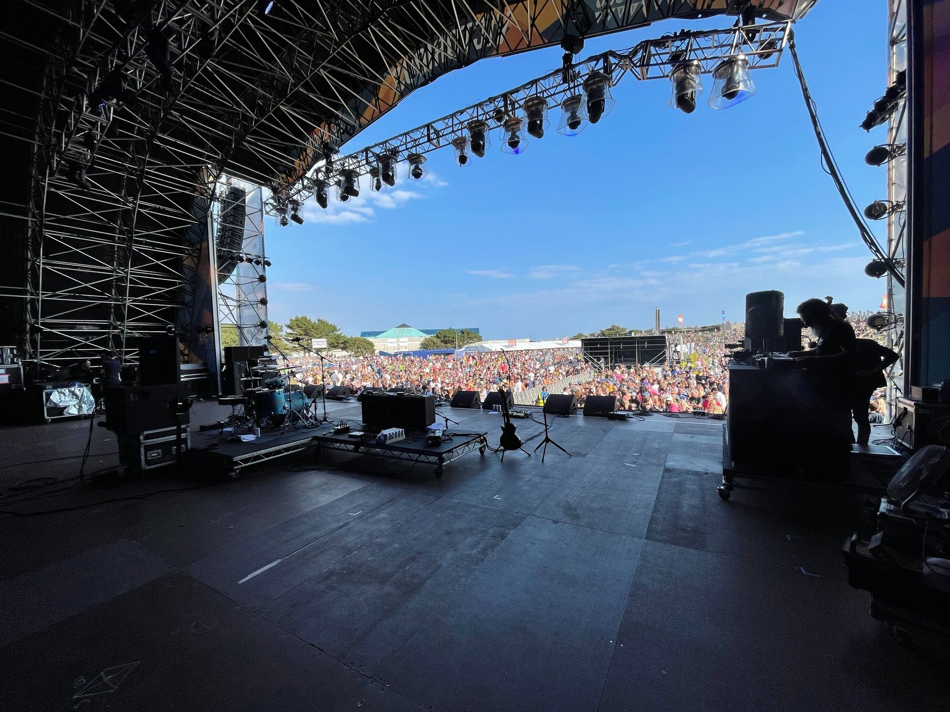 black and white bed linen