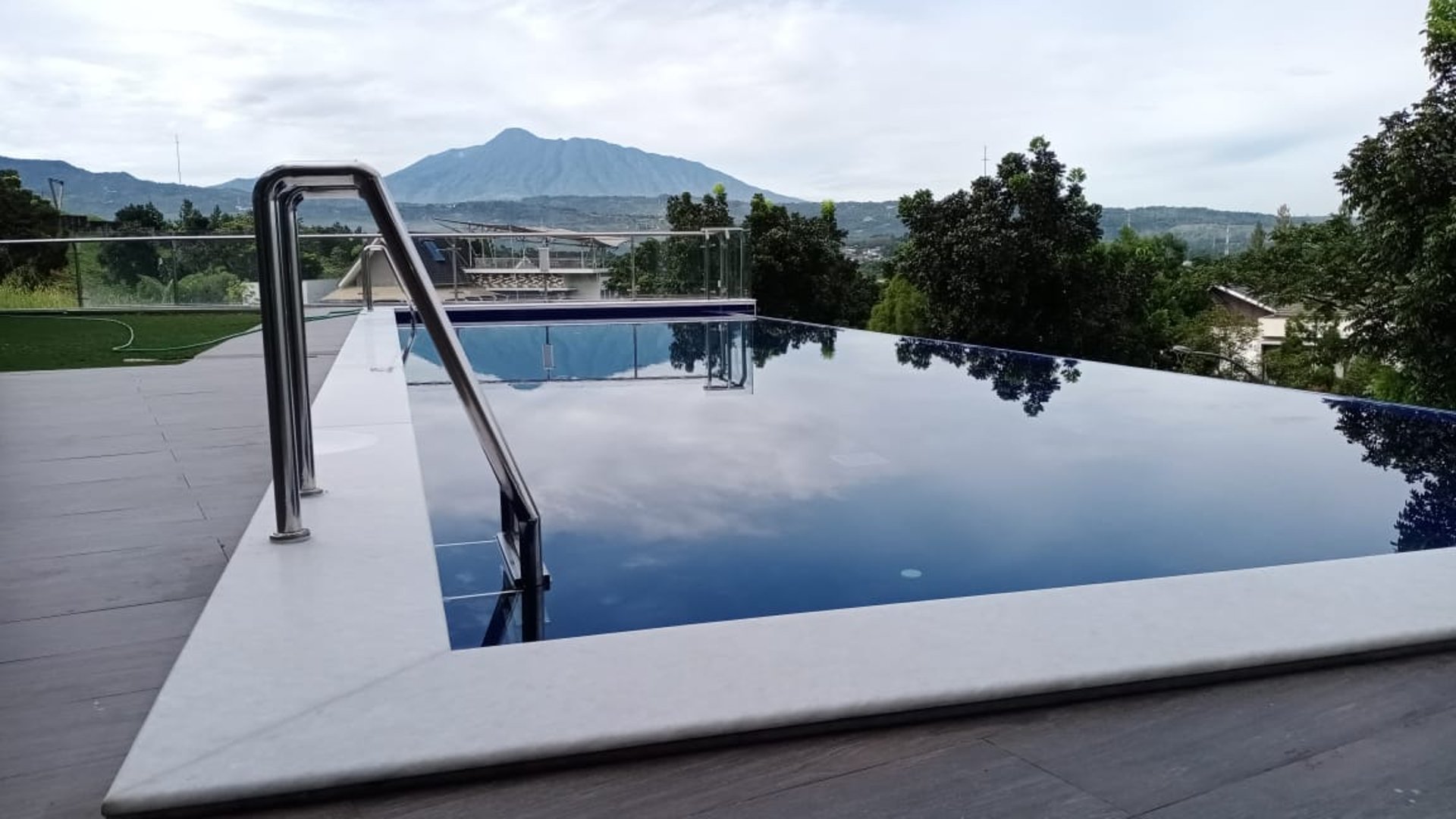 black and brown leather padded tub sofa