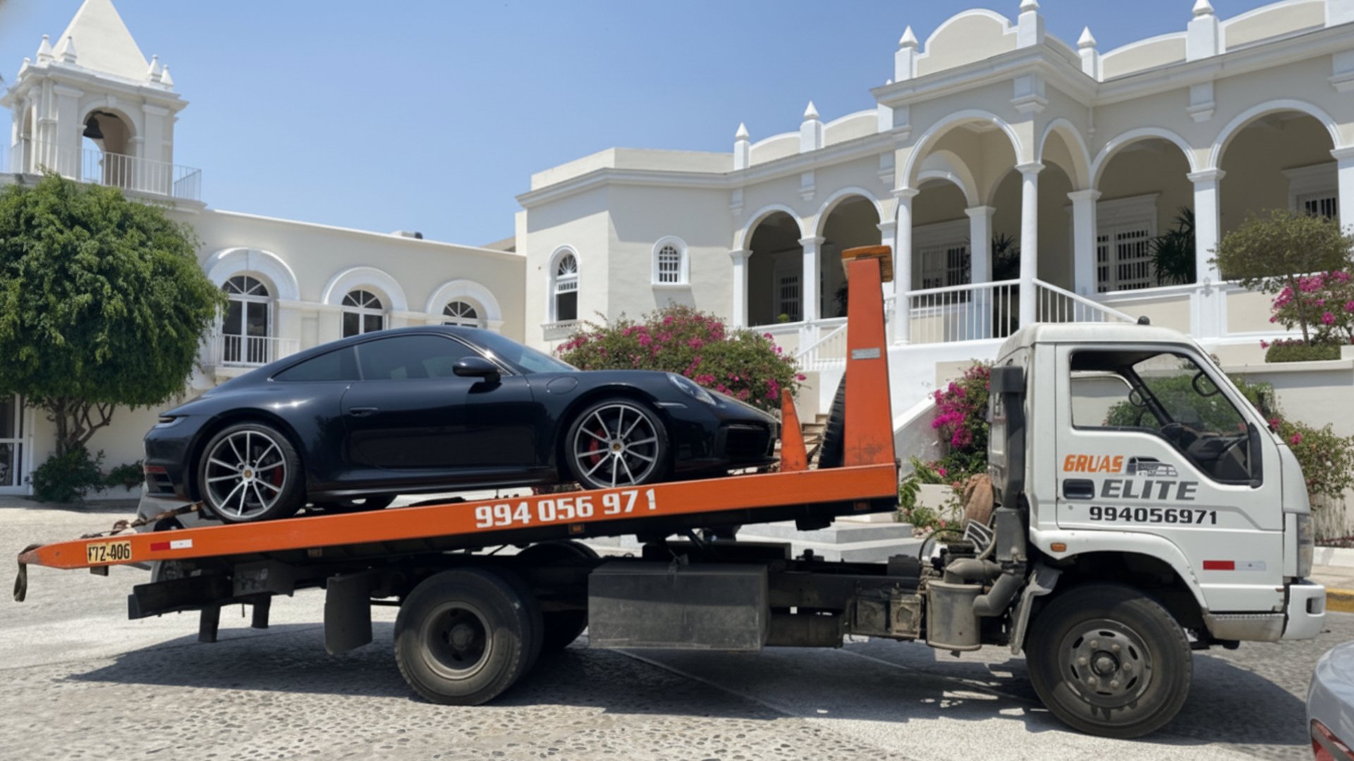 gray computer monitor