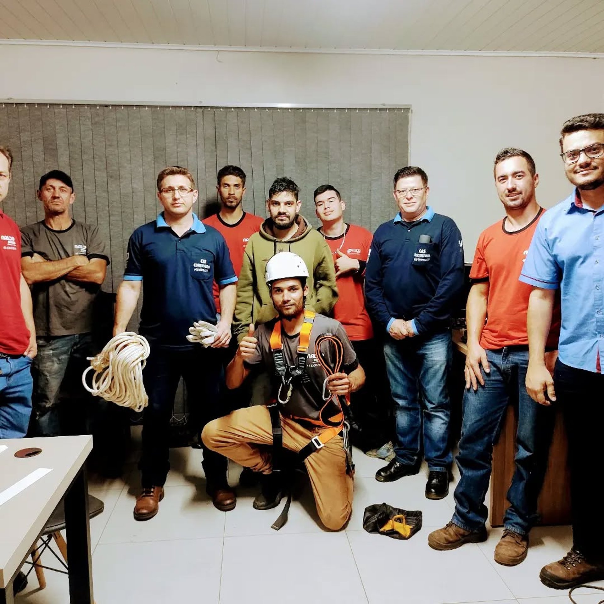 gray computer monitor