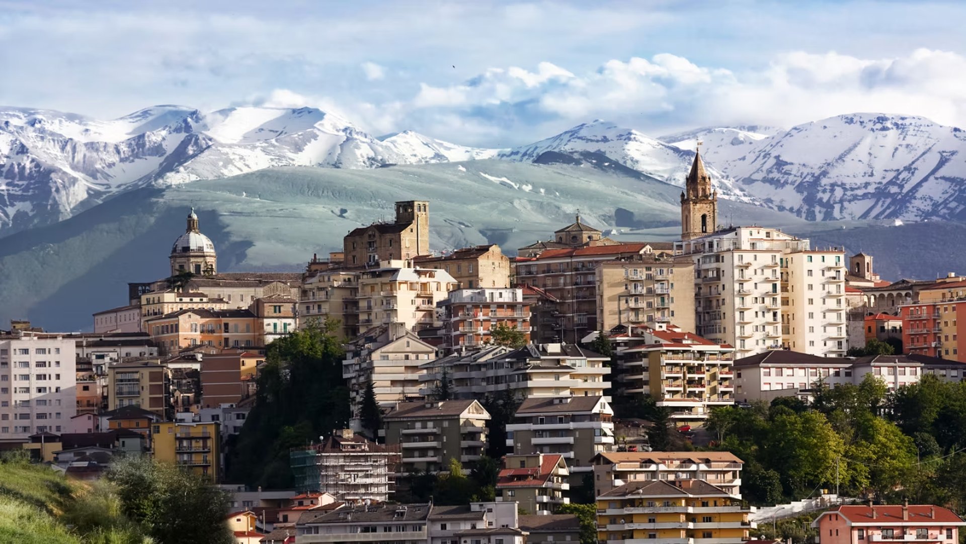 gray computer monitor