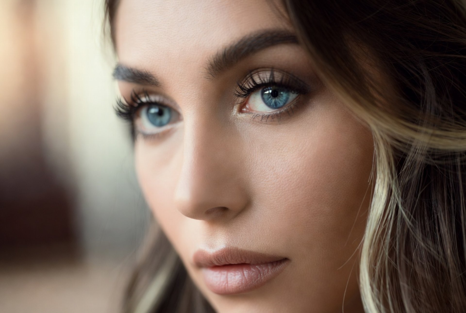 gray computer monitor