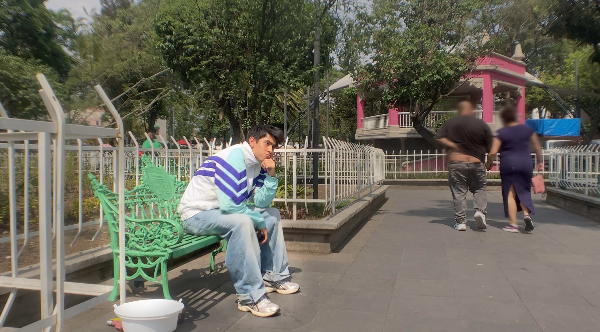 black and white bed linen