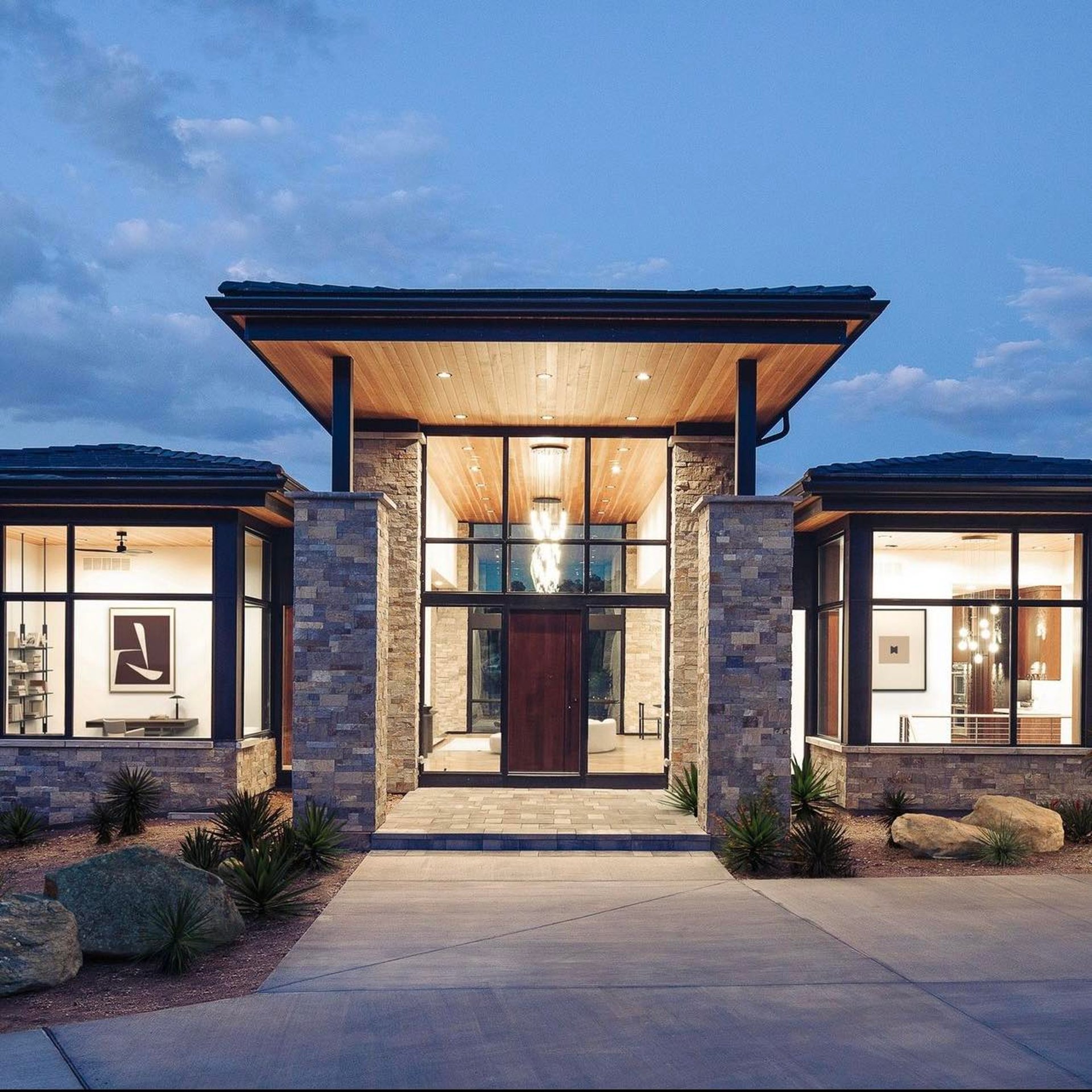 gray computer monitor