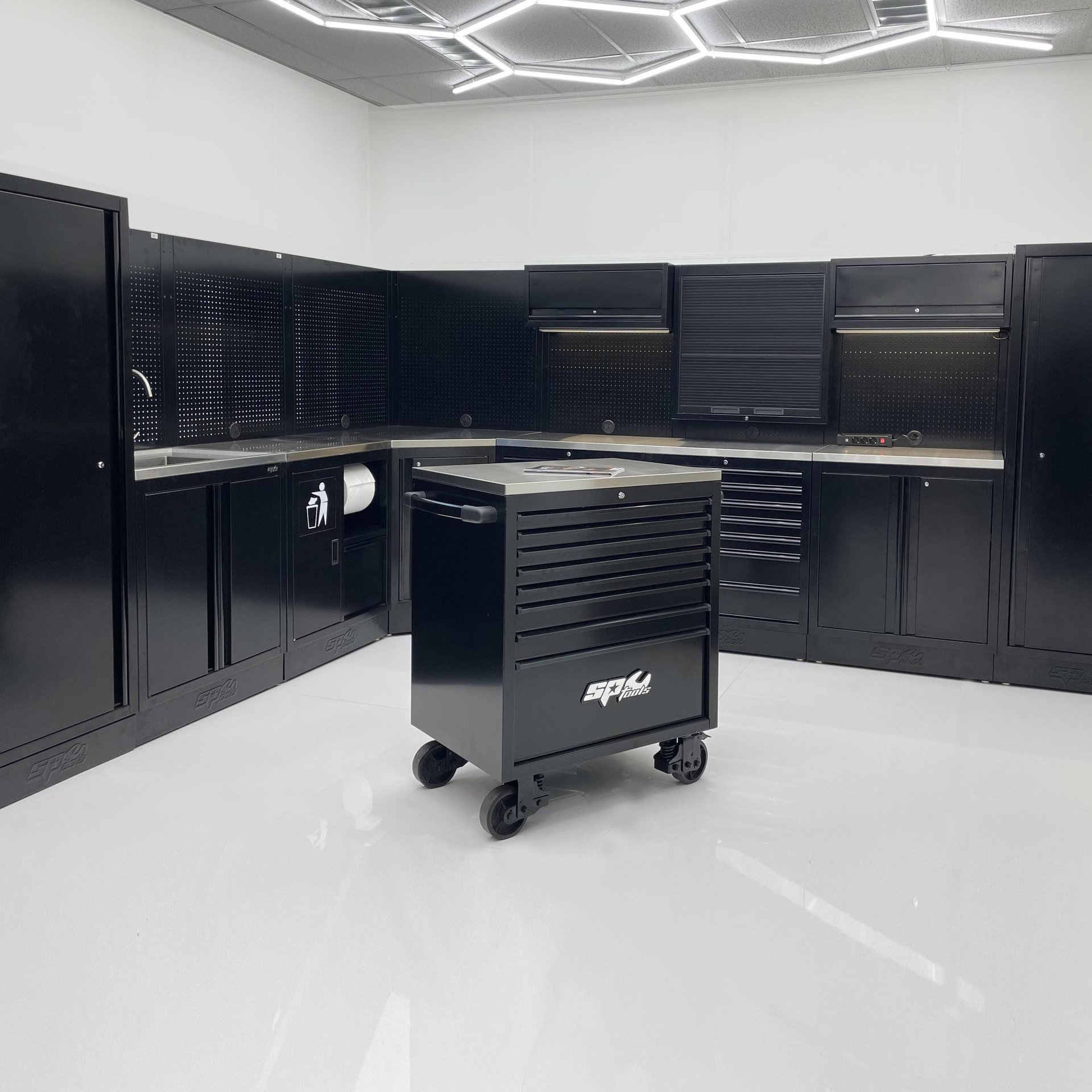 black and white bed linen