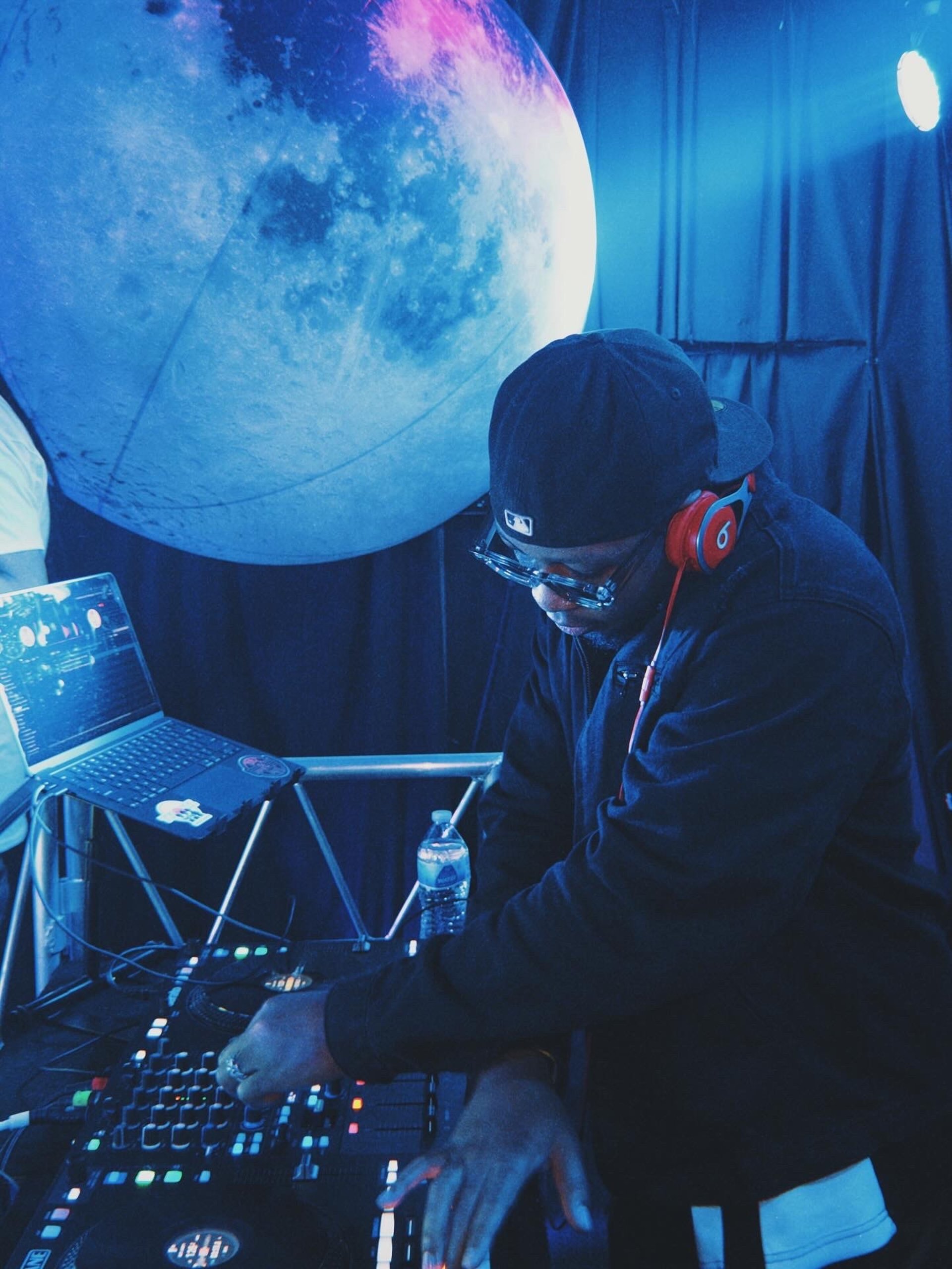 black and white bed linen