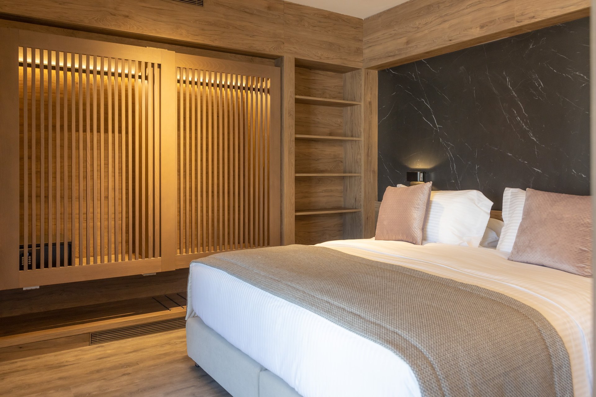 black and white bed linen