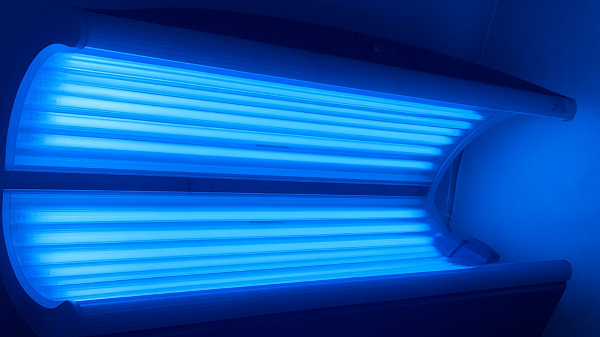 High-performance blue UV tanning bed at Platinum Tan salon in Sandwich, IL.