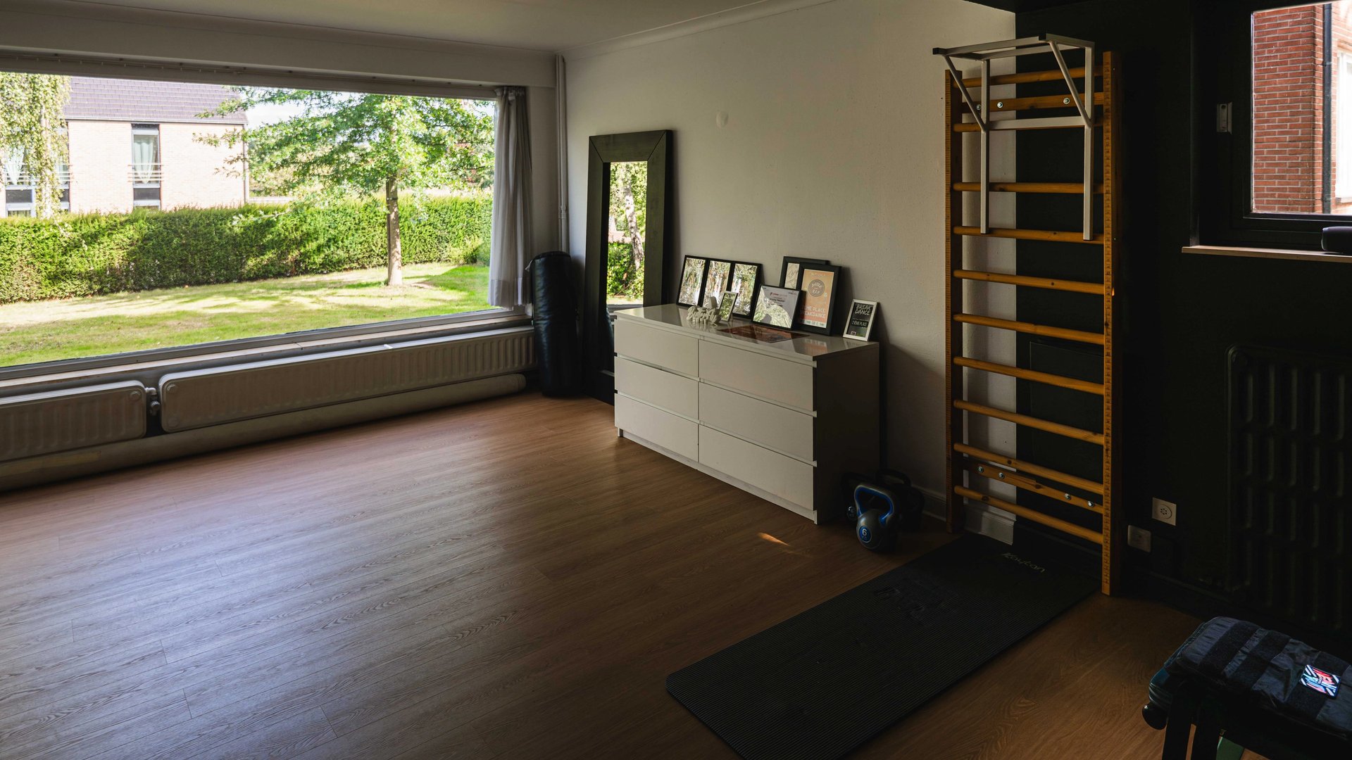 black and white bed linen