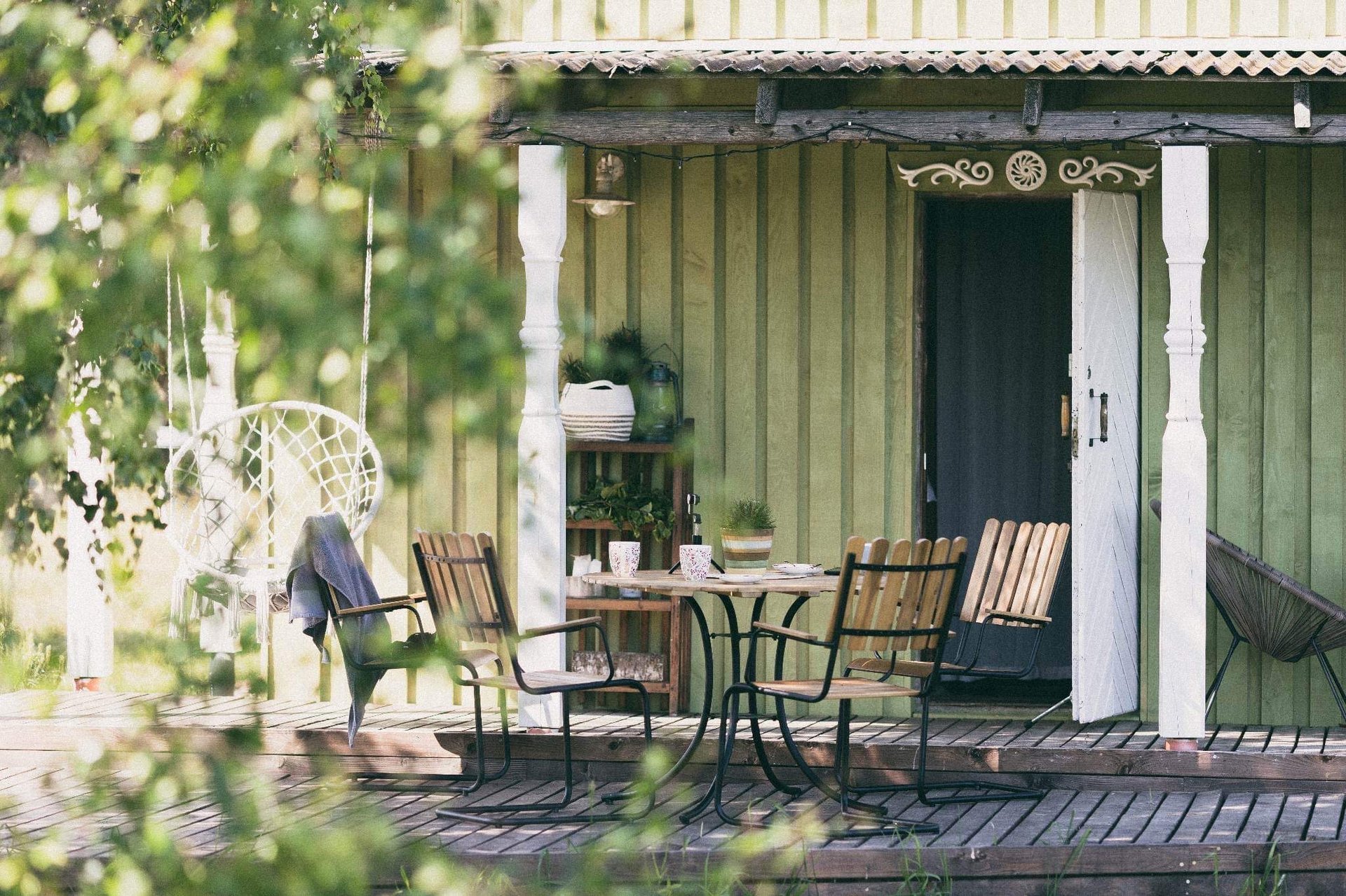 black and white bed linen