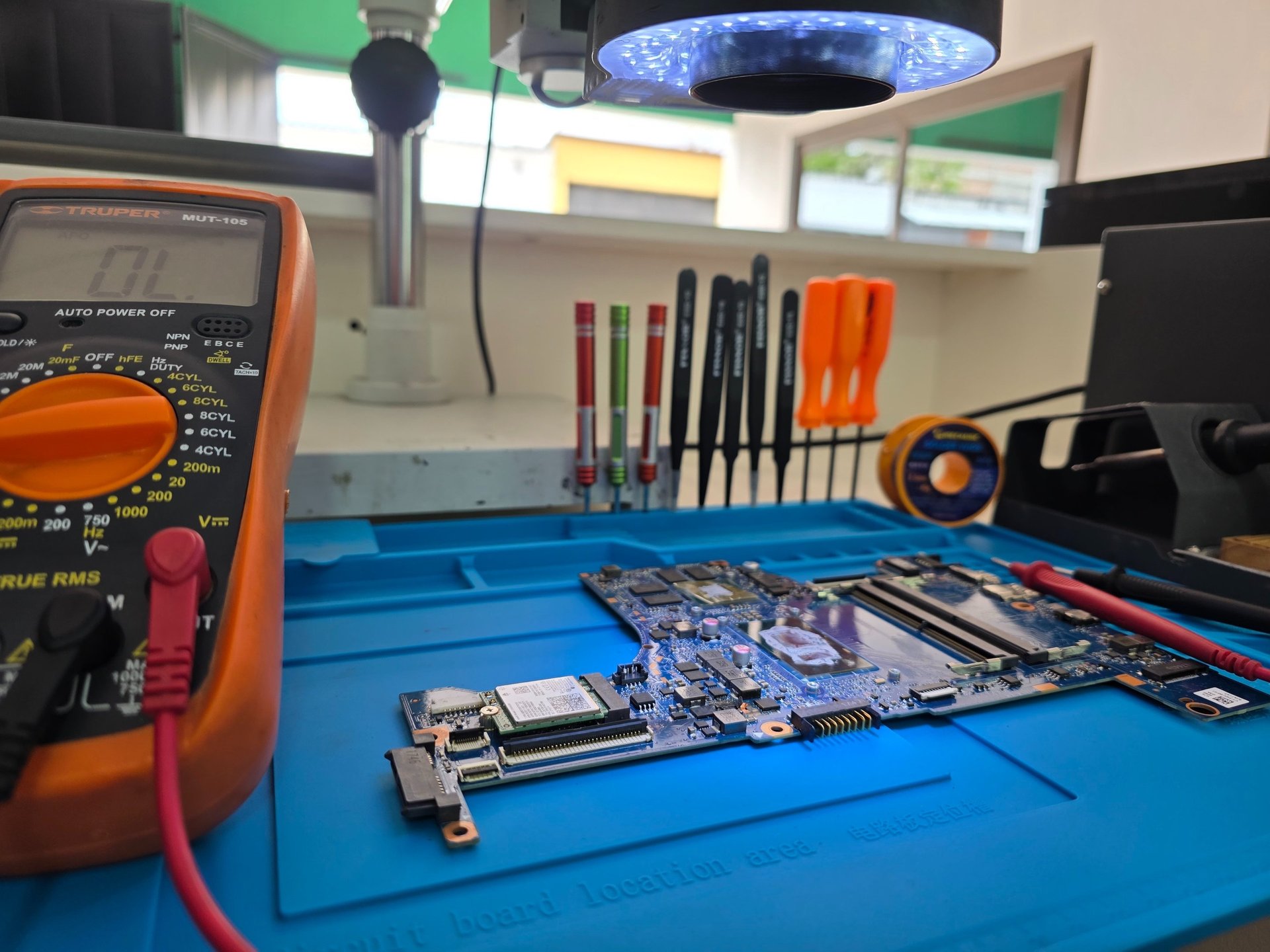 black and brown leather padded tub sofa