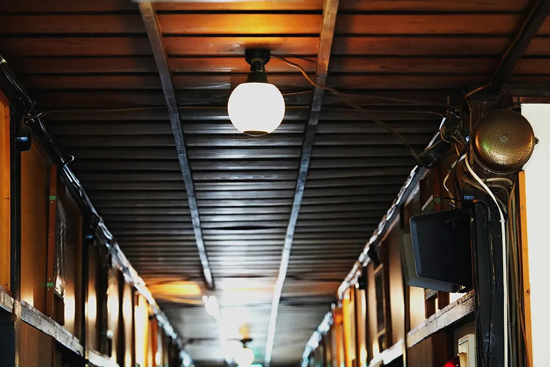 gray computer monitor