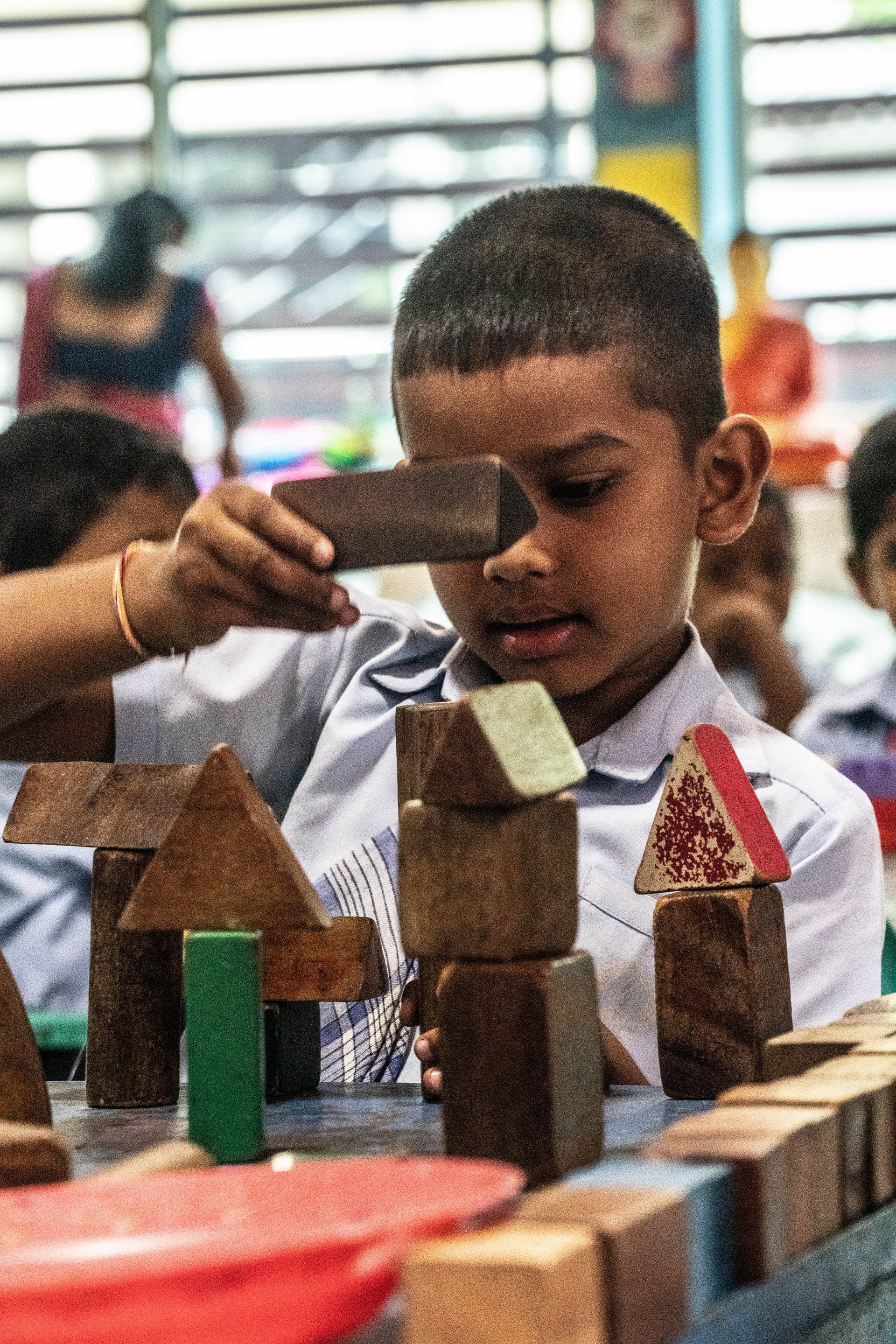 gray computer monitor