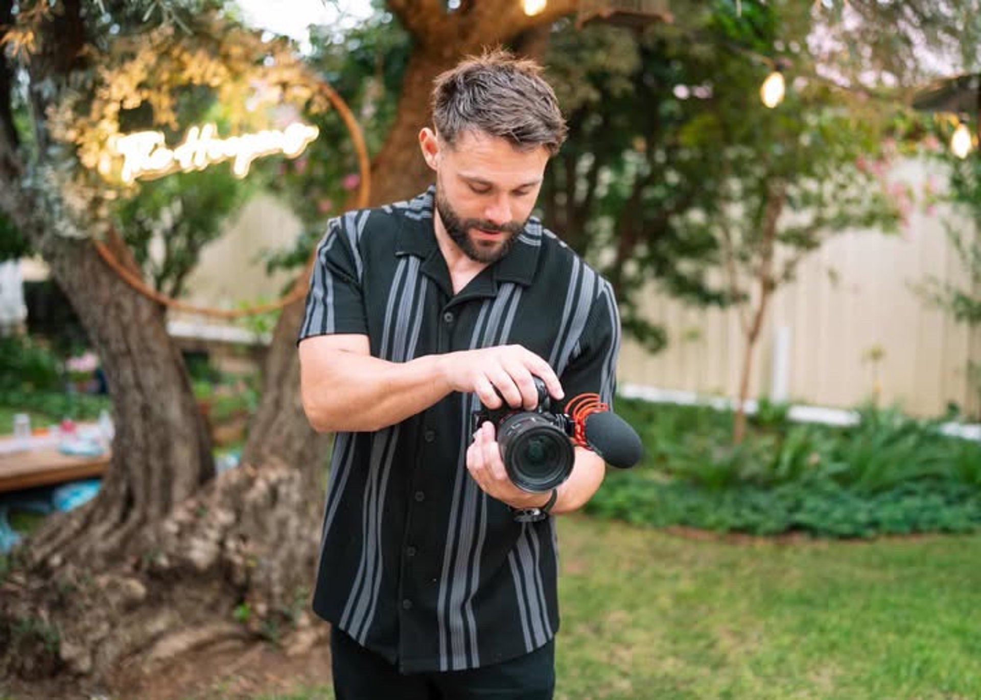gray computer monitor