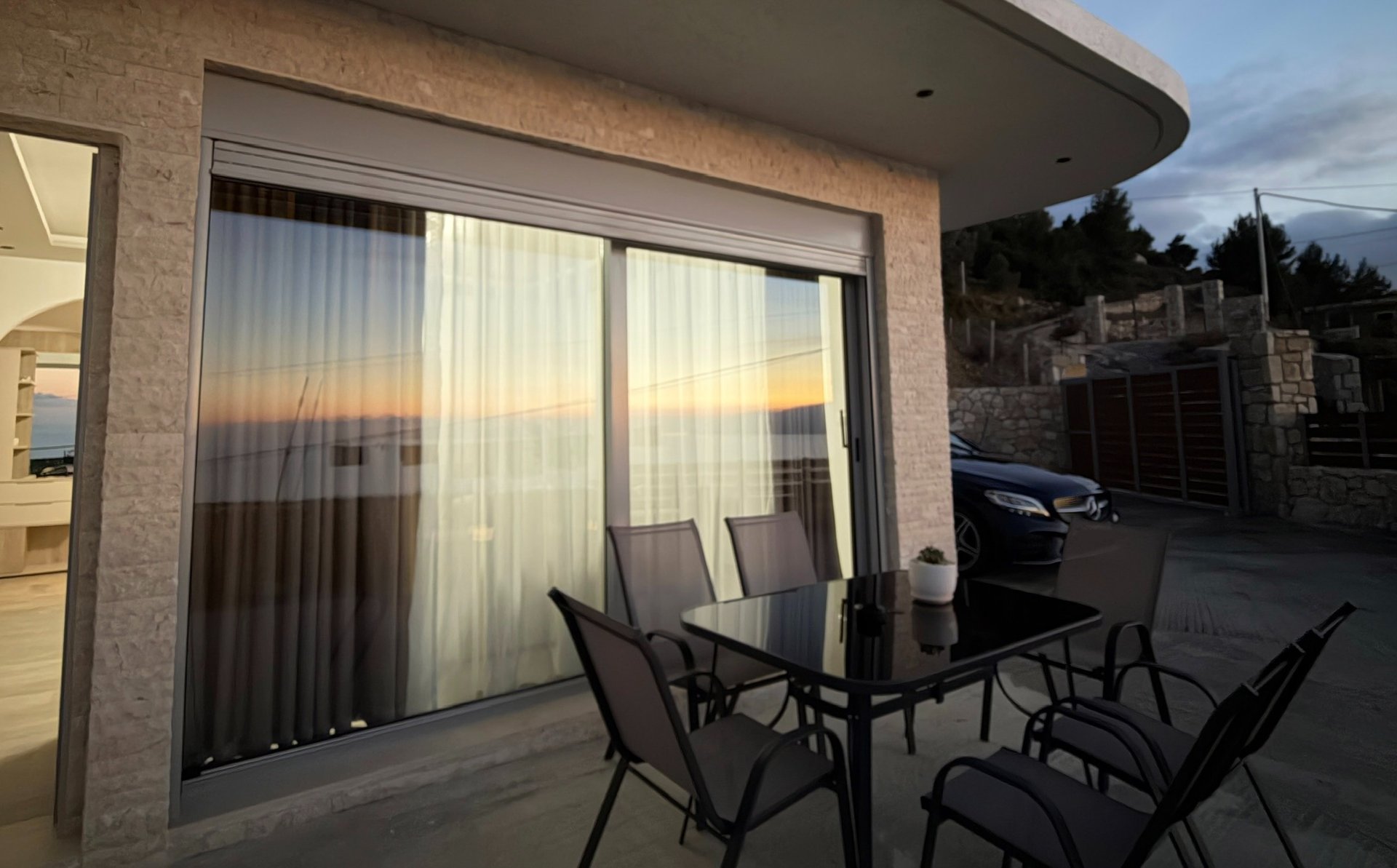 black and white bed linen