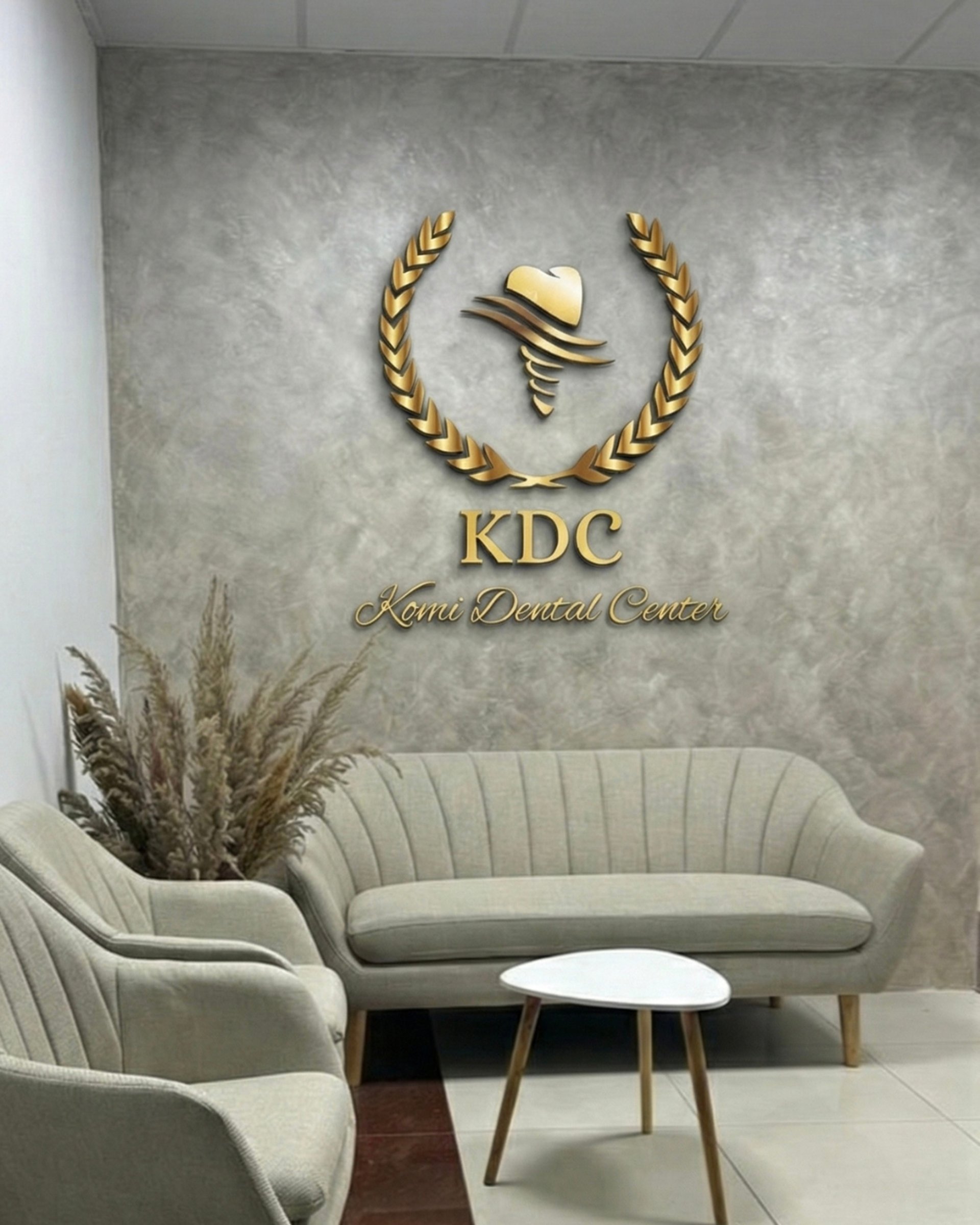 gray computer monitor