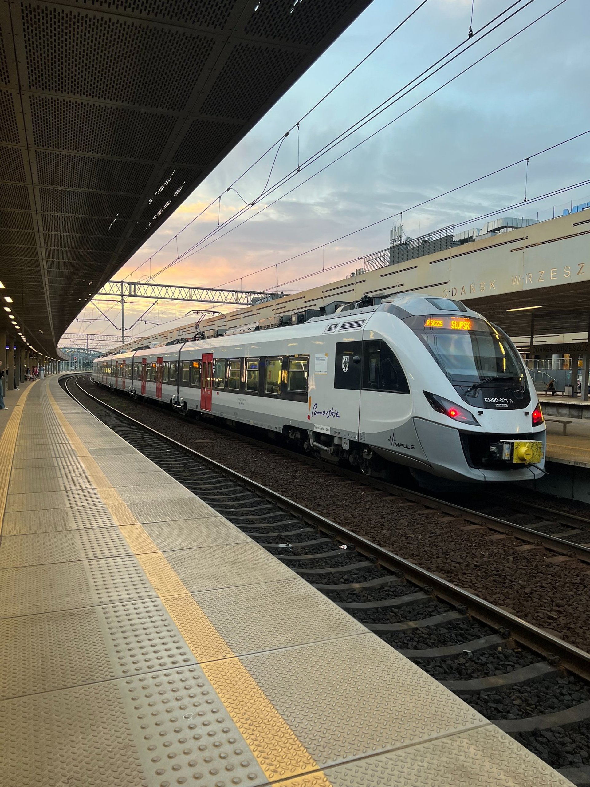 black and brown leather padded tub sofa