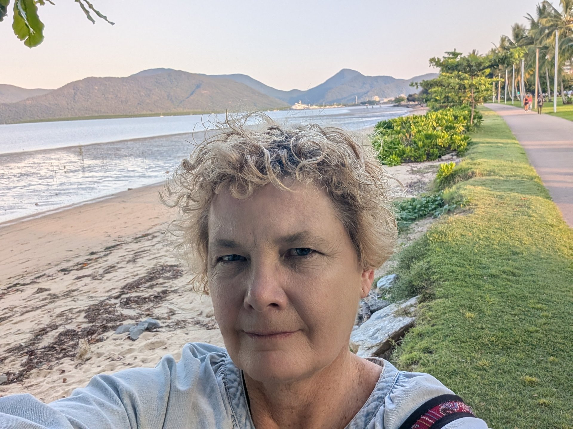 black and white bed linen