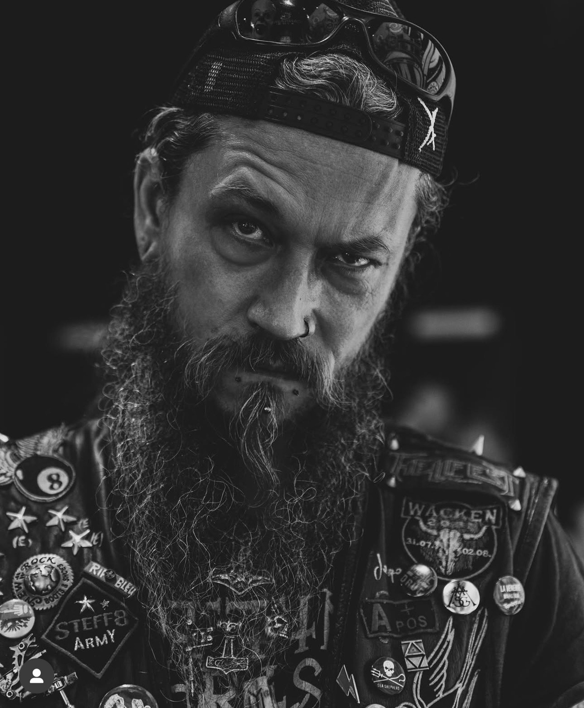 black and white bed linen