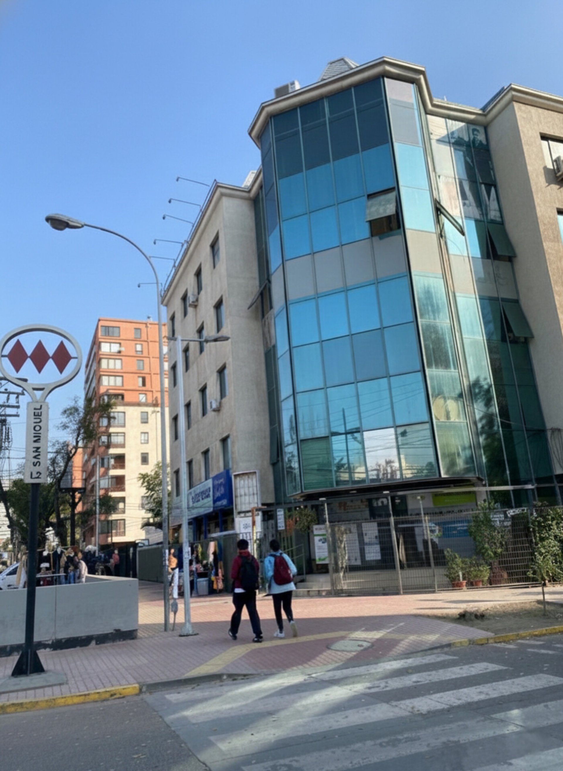 gray computer monitor