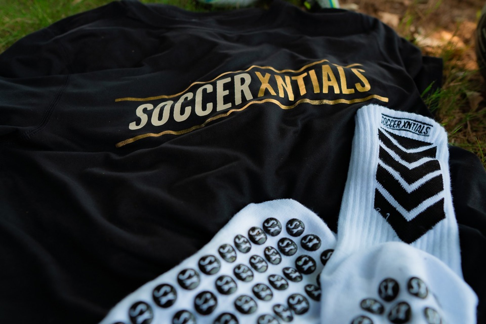 black and white bed linen