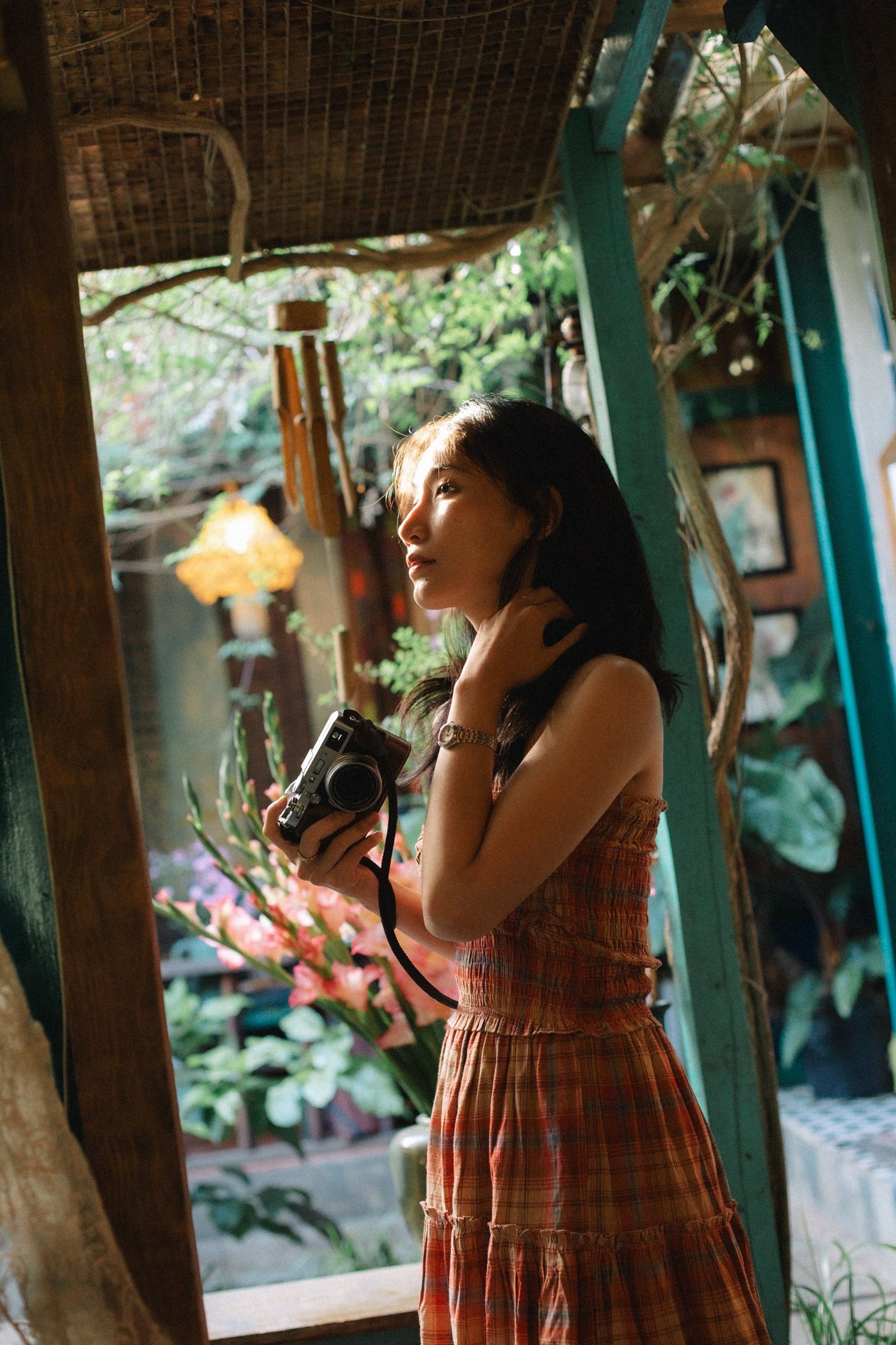 black and brown leather padded tub sofa