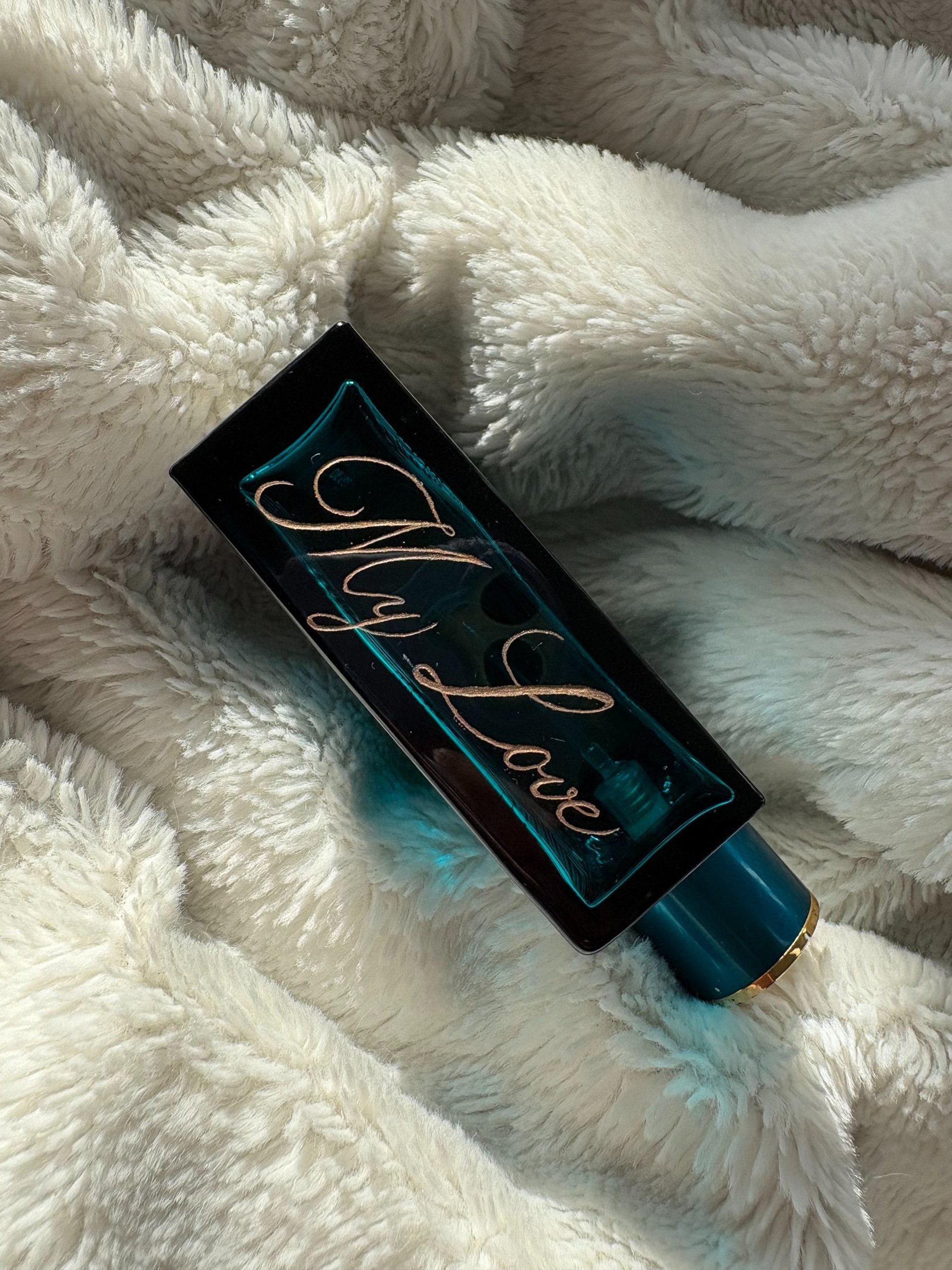 gray computer monitor