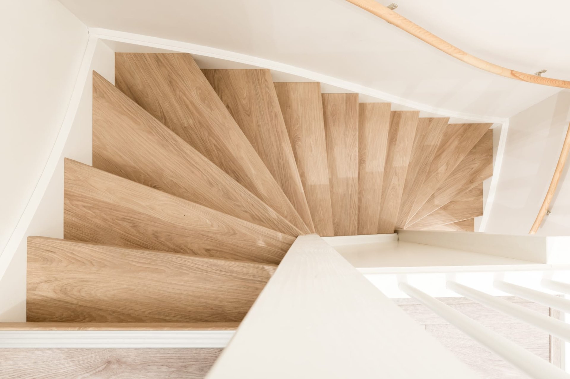 gray computer monitor