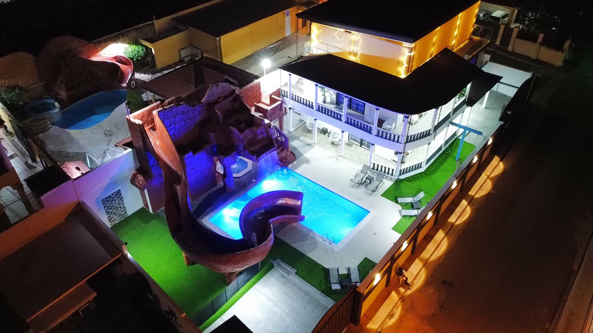 black and white bed linen