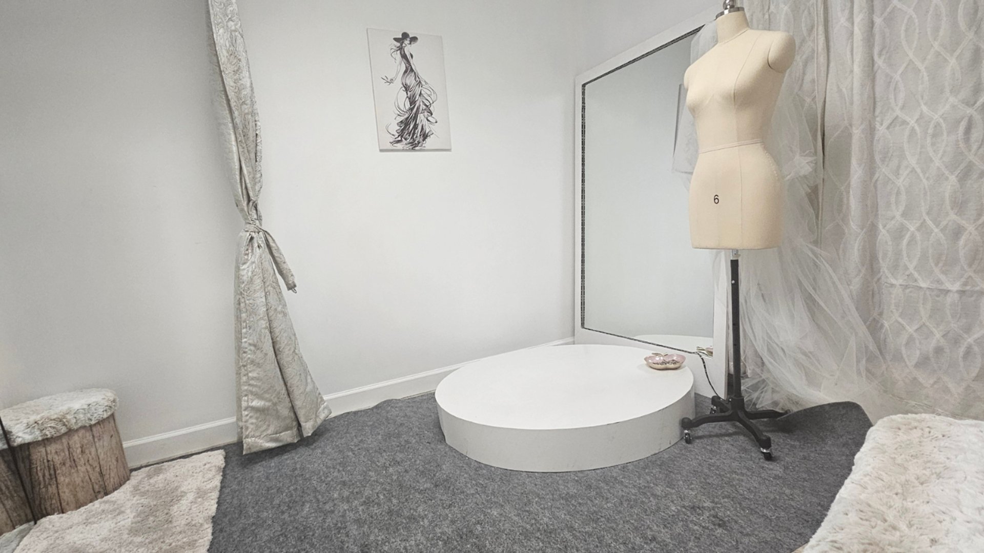 threads with spools beside scissors