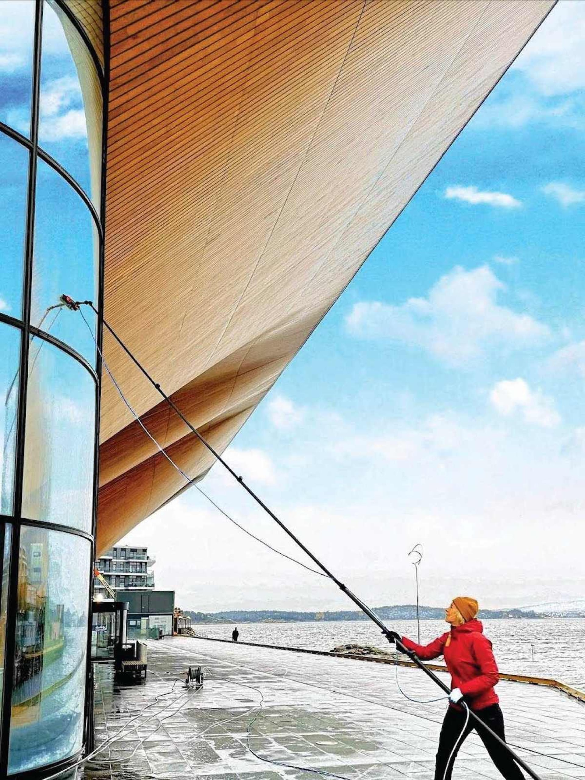 ocean waves crashing on shore during daytime