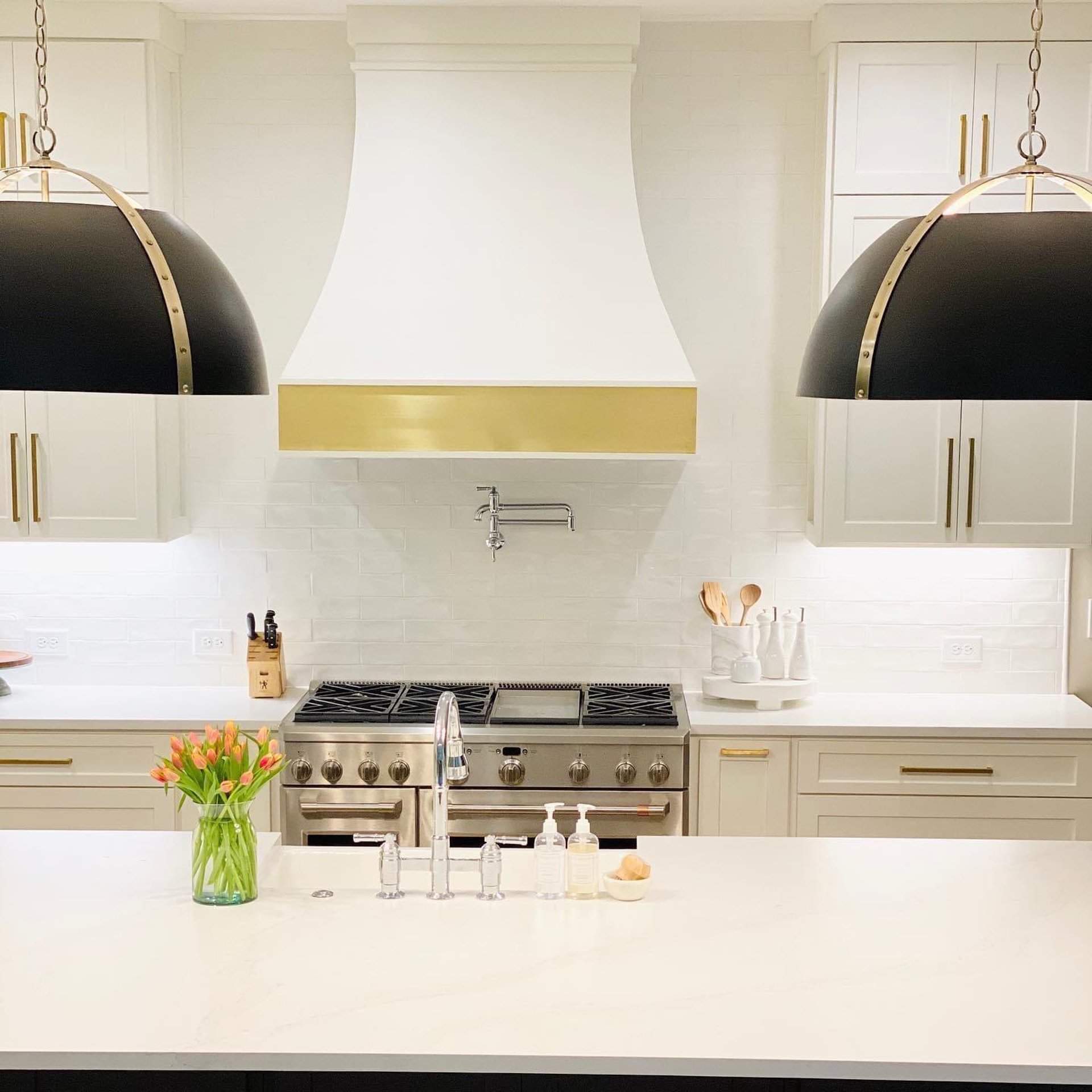 black and white bed linen