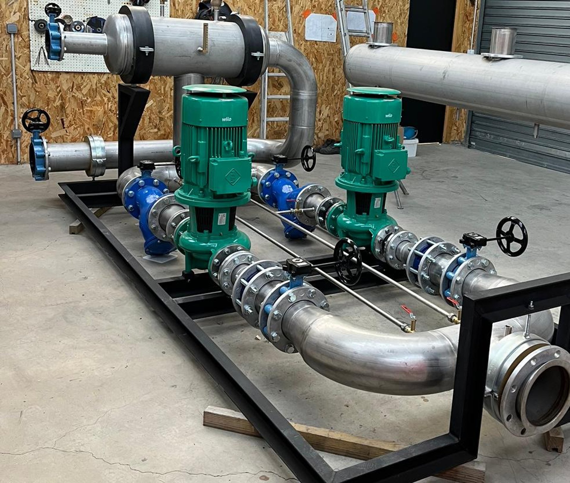 black and white bed linen