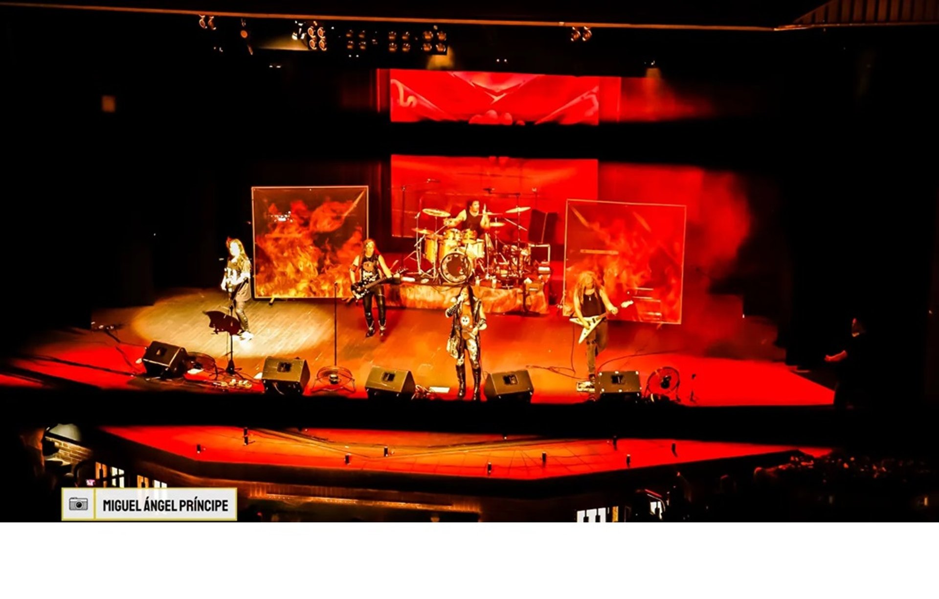 gray computer monitor