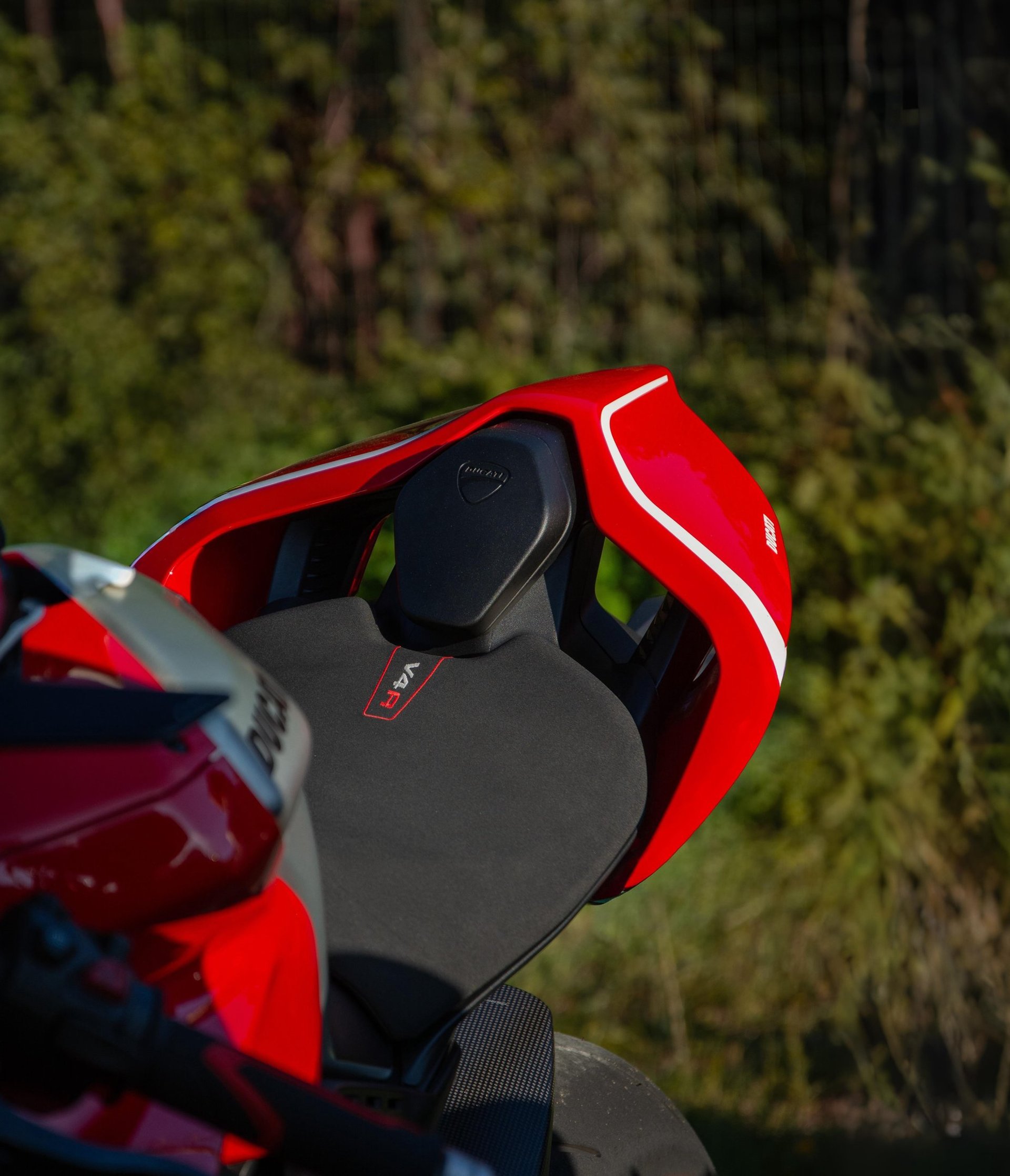 gray computer monitor