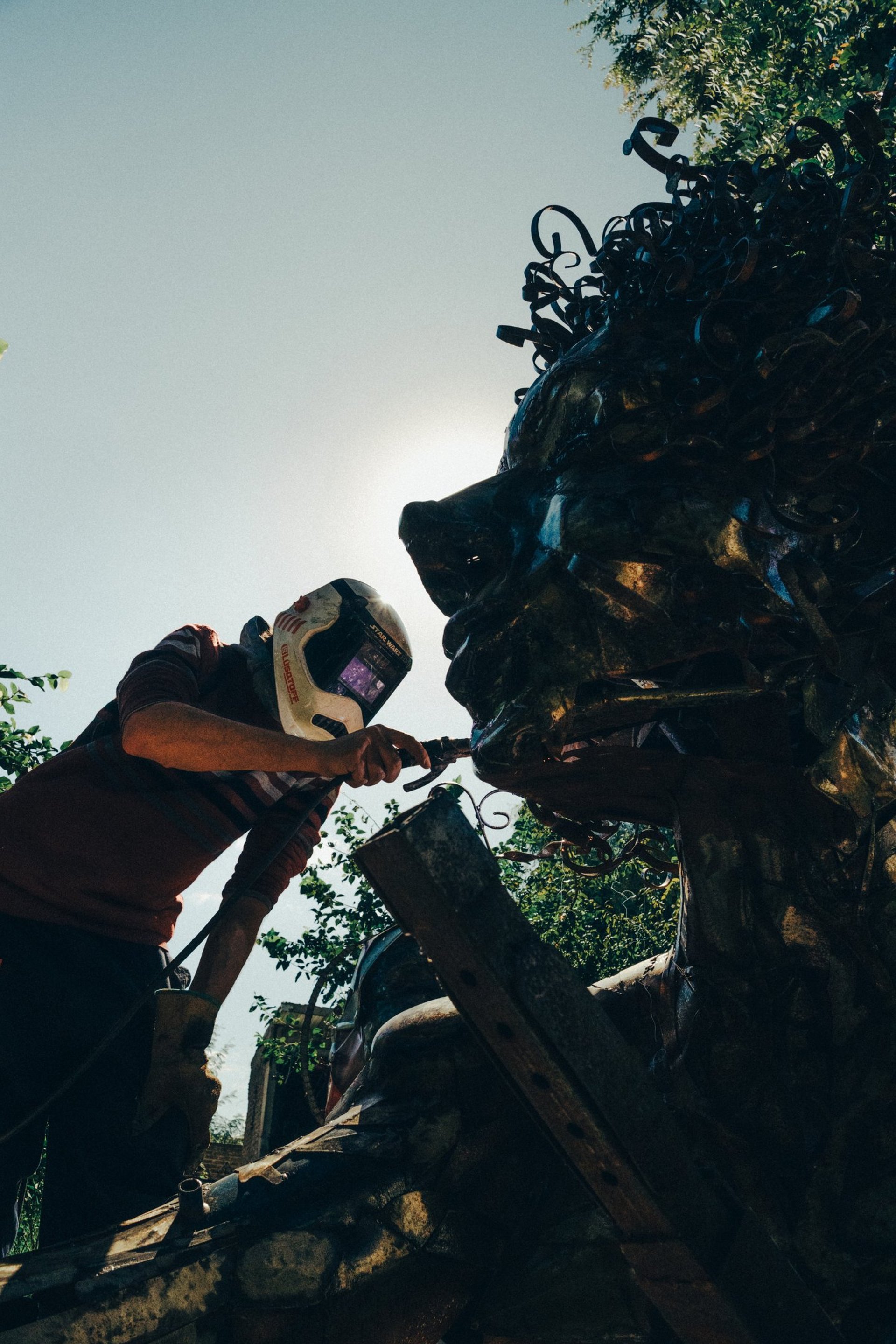 gray computer monitor