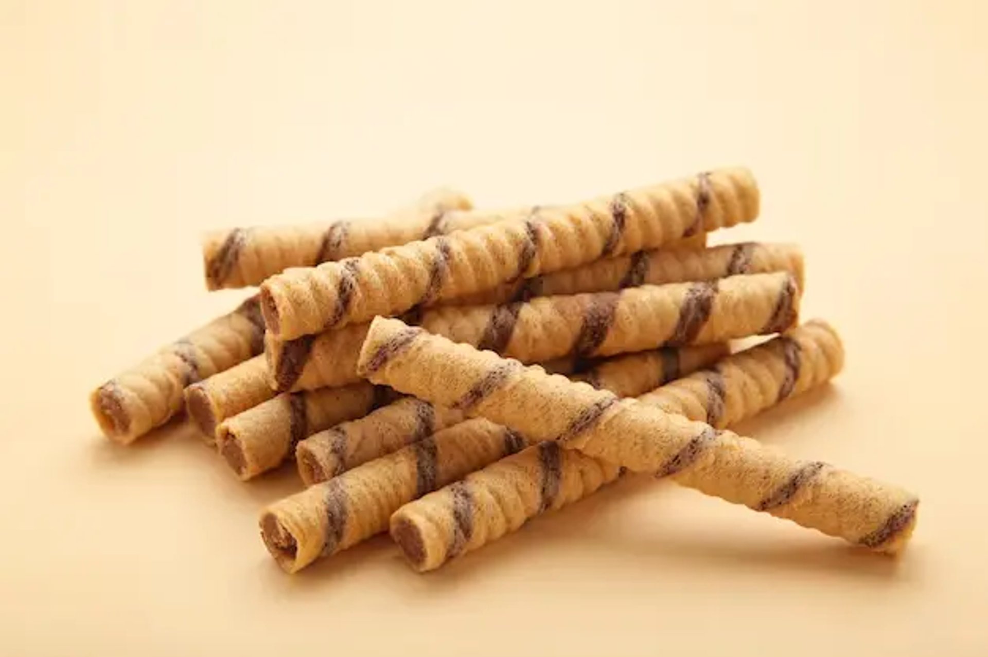 Variedad de barquillos, galletas y obleas para degustar con un cafe o de postre